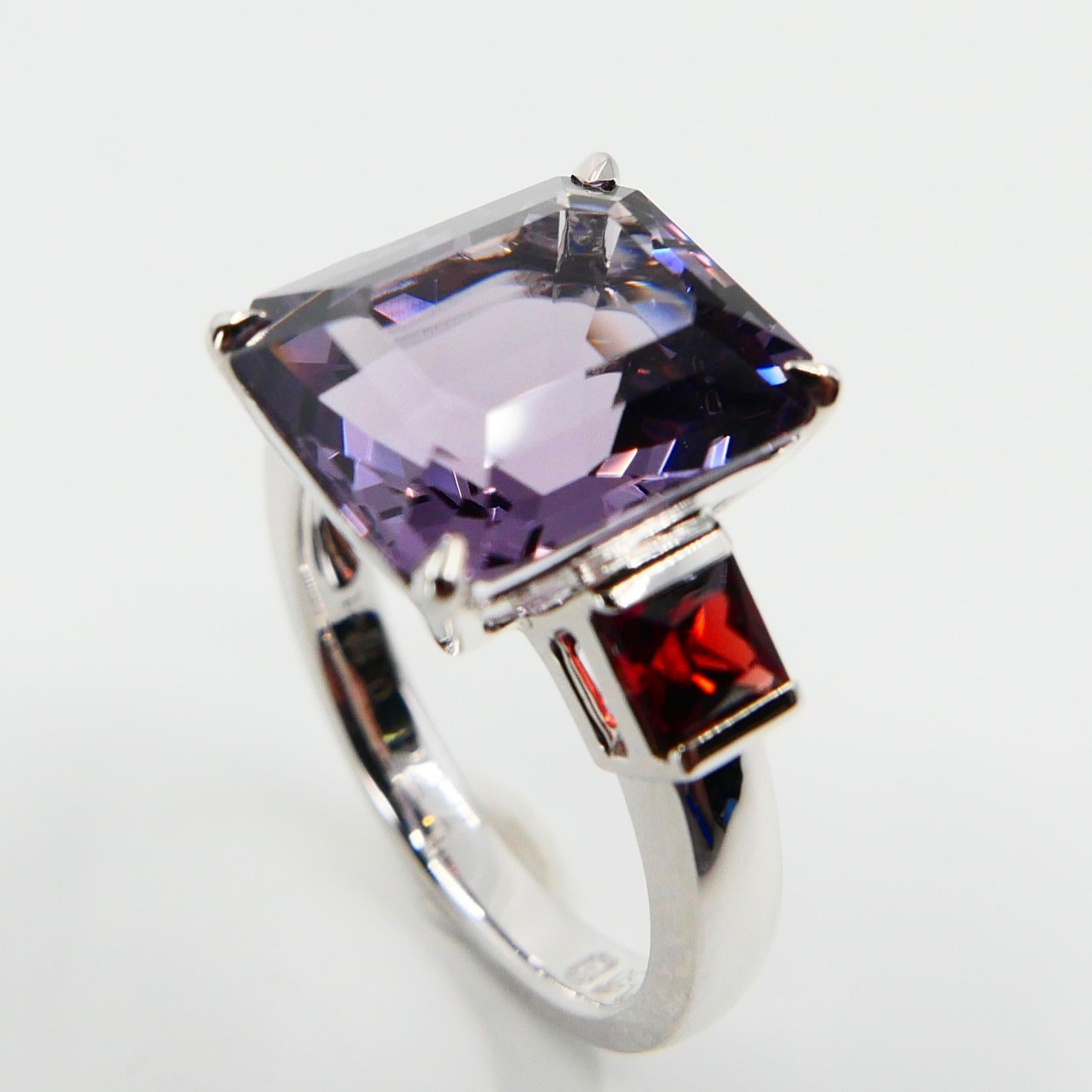 Natural 7.77 Cts Purple Spinel & 0.83 Carat Red Spinel Three-Stone Cocktail Ring In New Condition In Hong Kong, HK