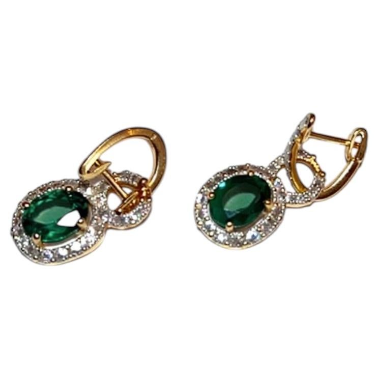 Designer-Ohrringe aus 18-karätigem Gold mit Smaragd und Diamanten im Halo-Design, 2,45 ct und 0,81 ct
