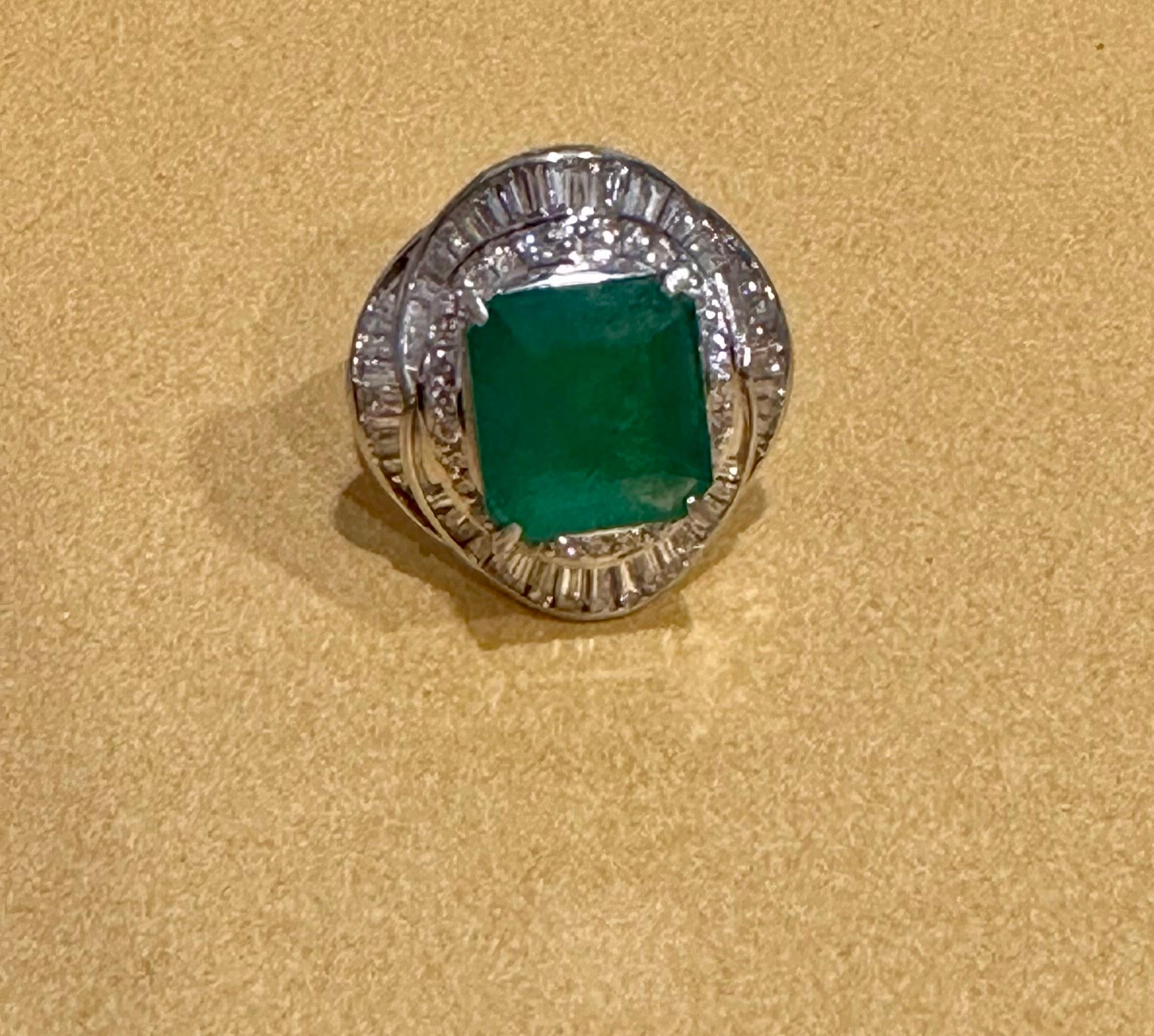Esmeralda zambiana natural de 8 quilates talla esmeralda y anillo de diamantes en platino, Estate en venta 6