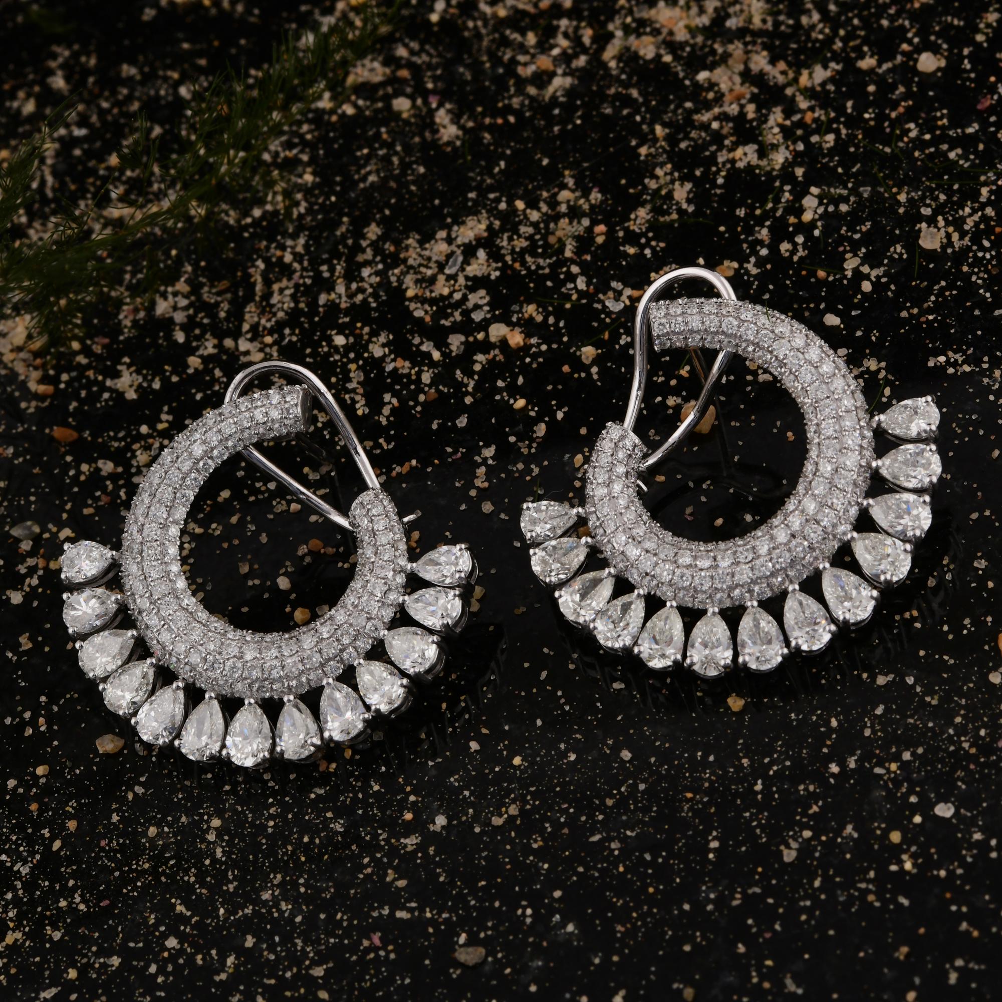Moderne Boucles d'oreilles en or blanc 18 carats avec diamants poire naturels de 8 carats de pureté SI en vente