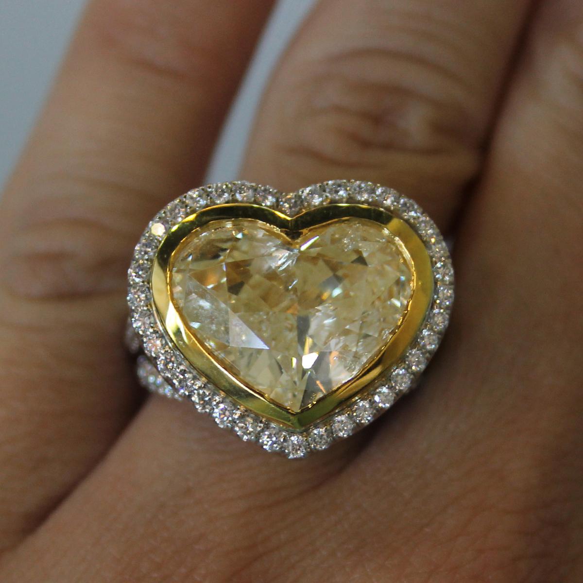 Women's Natural 8.32 Carat Heart Shaped Fancy Yellow Diamond 18 Karat Ring In Stock For Sale