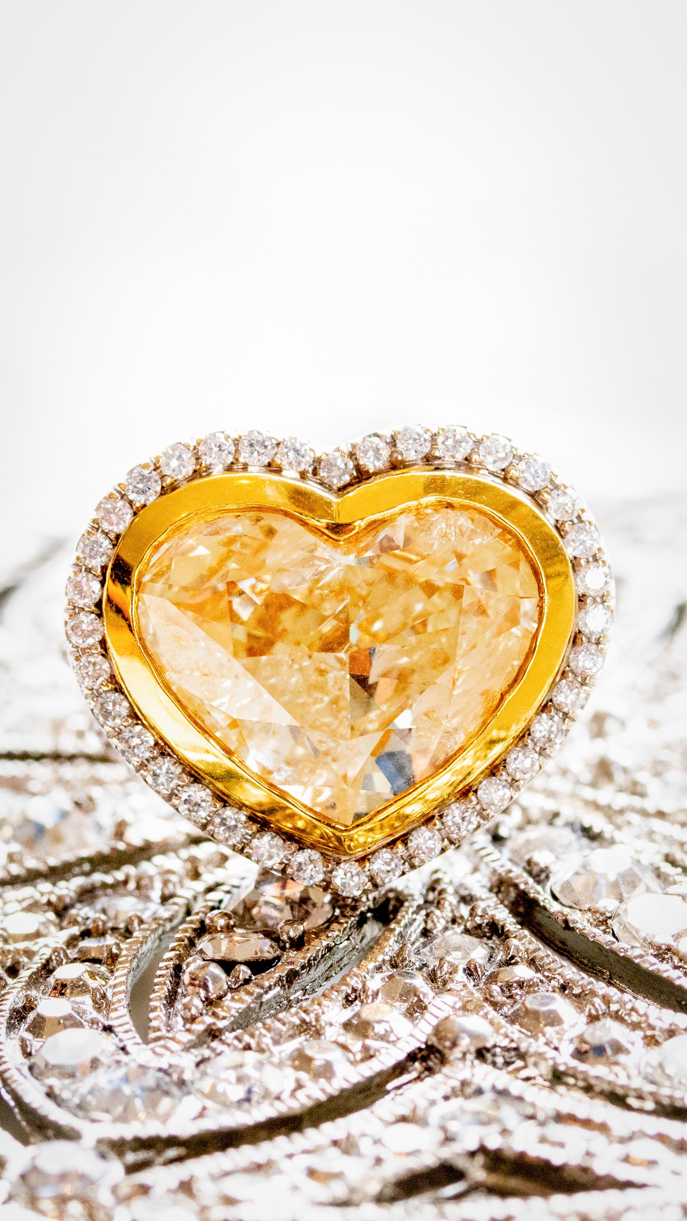 Natural 8.32 Carat Heart Shaped Fancy Yellow Diamond 18 Karat Ring In Stock For Sale 2