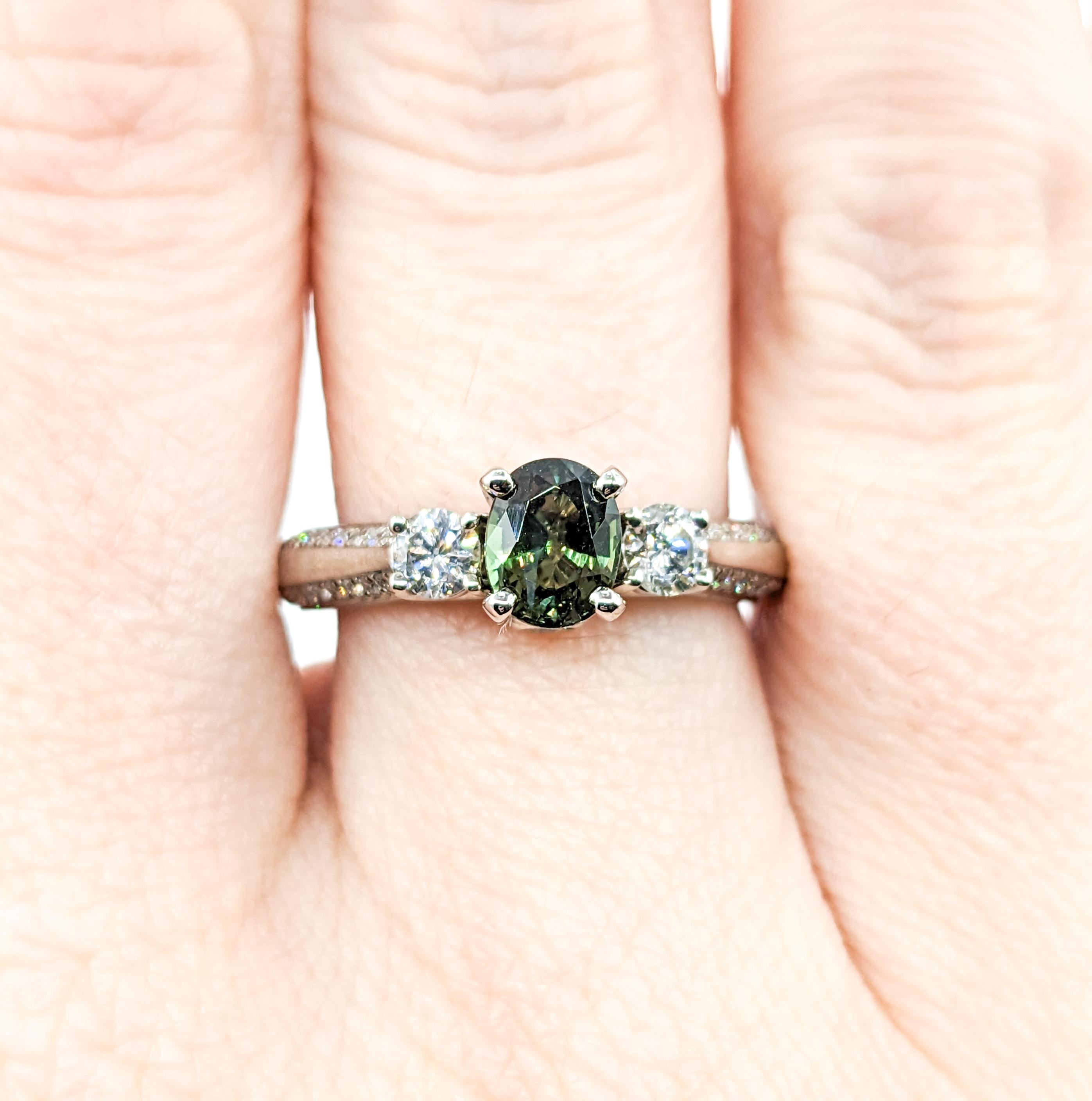Ring aus Weißgold mit natürlichem85 Karat Alexandrit und Diamant  im Zustand „Hervorragend“ im Angebot in Bloomington, MN