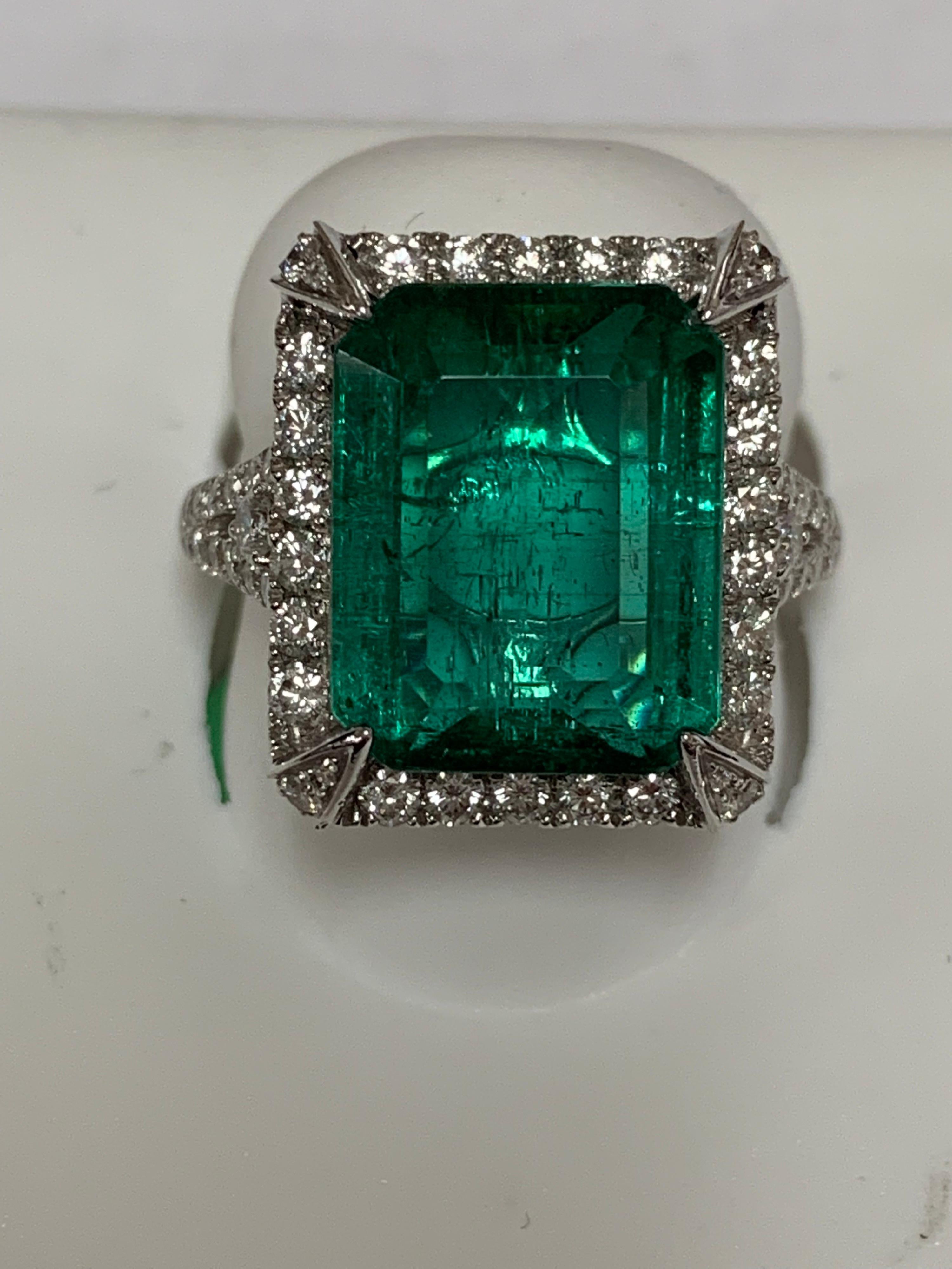 Natural 8.63 Carat Emerald Diamonds Ring In New Condition In Trumbull, CT