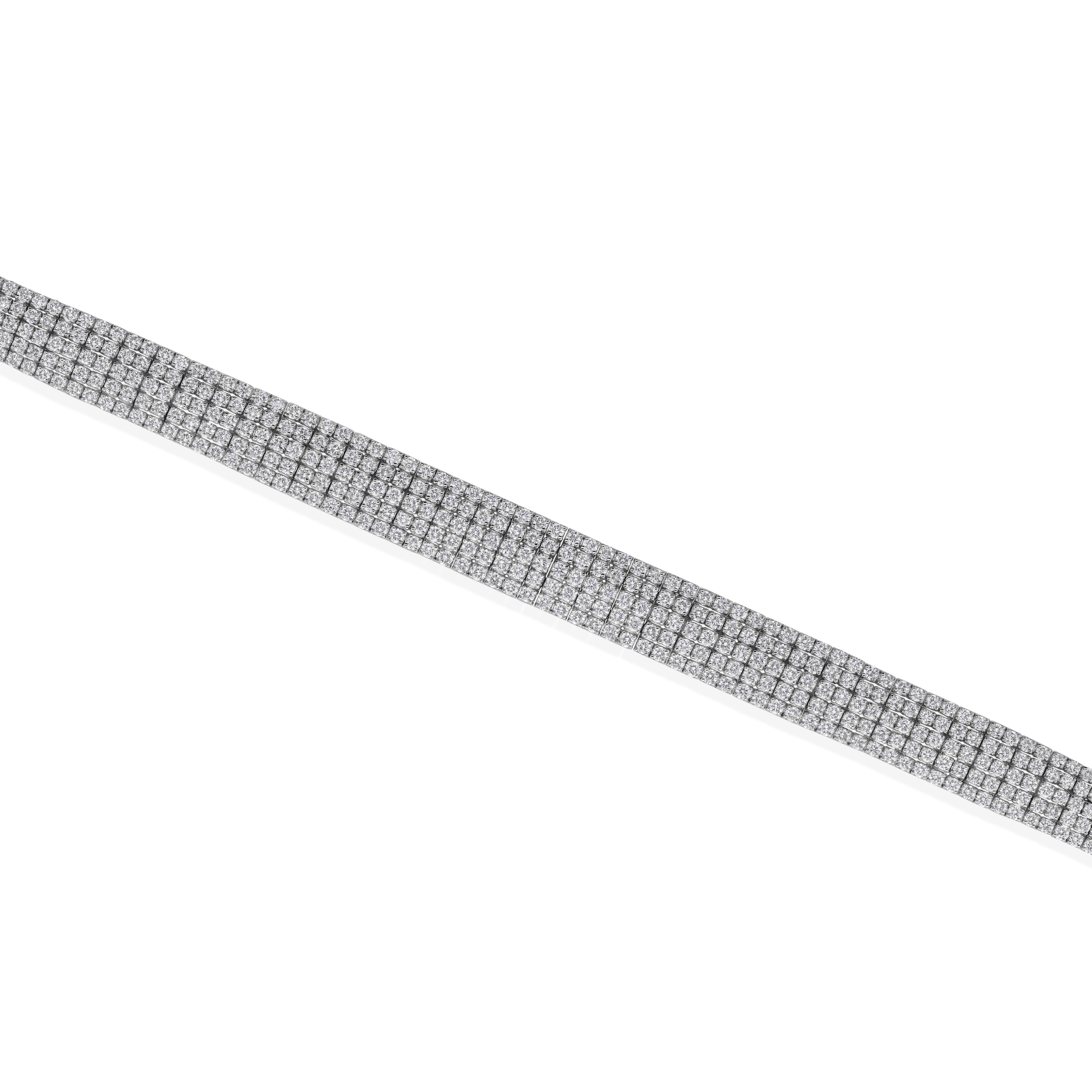 Fundida en oro de 18 quilates, esta exquisita pulsera está engastada con 8,73 quilates de brillantes diamantes.

SIGUE LA TIENDA DE SPECTRUM JEWELS para ver la última colección y piezas exclusivas. Spectrum Jewels se enorgullece de ser uno de los