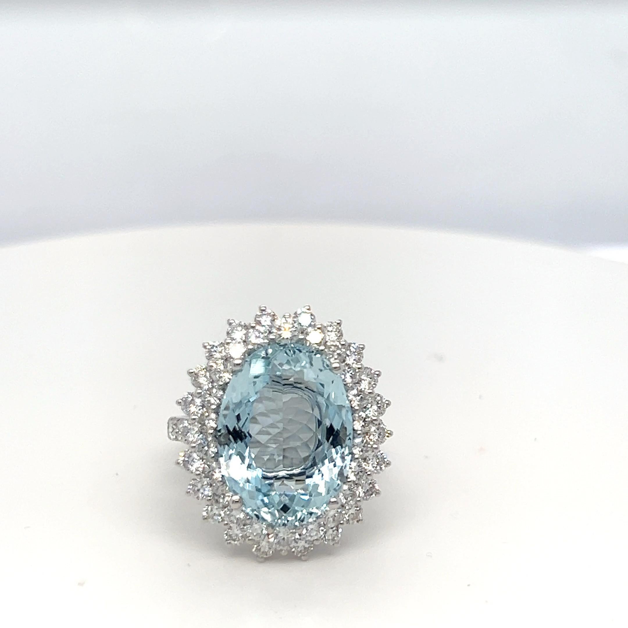 GAI Certified 8.81 Carat Oval Cut Aquamarine Diamond Cocktail Ring For Sale 3