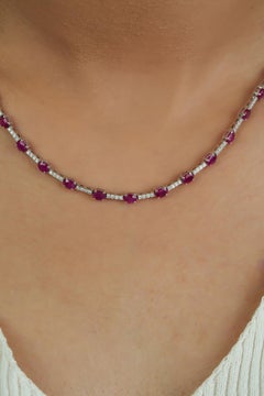 Collier « tennis » Riviera en or blanc 14 carats, orné d'un rubis naturel de 8,90 carats et de diamants de 1,24 carat