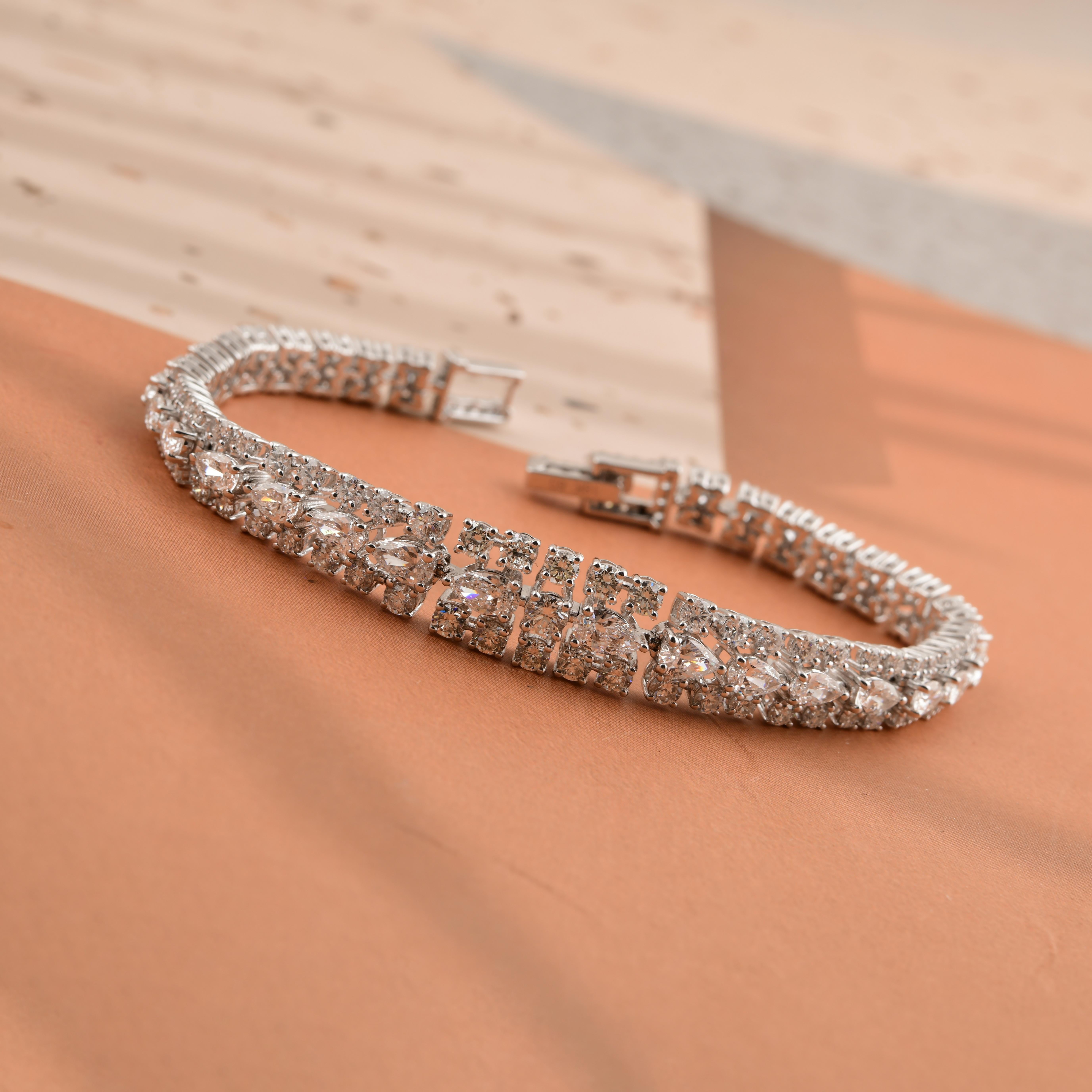 Natural 8.92 Carat SI/H Pear Round Diamond Bracelet 18 Karat White Gold Jewelry In New Condition For Sale In Diera, Dubai
