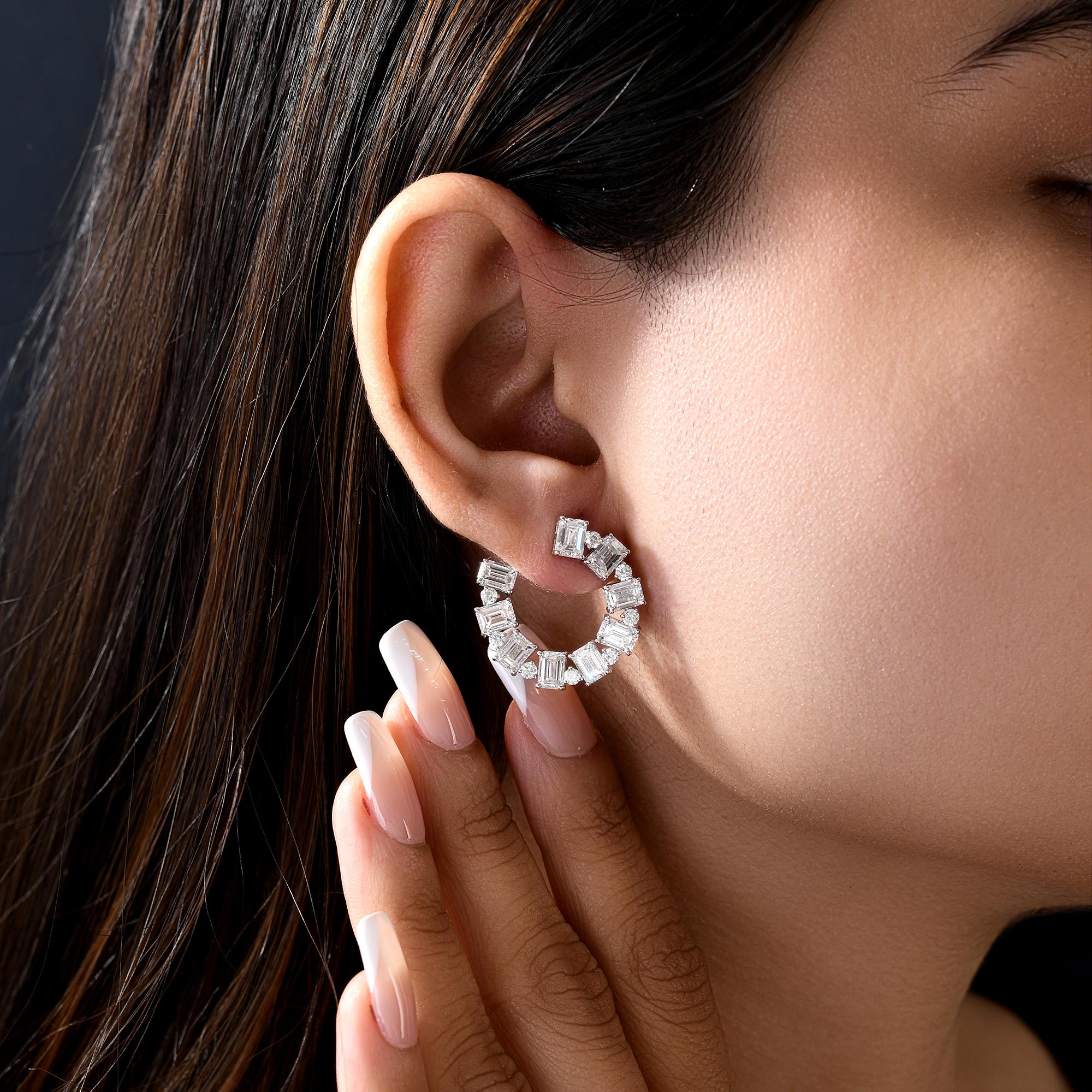 Pendientes de diamantes naturales talla esmeralda redondos SI/H de 8,98 quilates y oro blanco de 18 quilates en venta 1