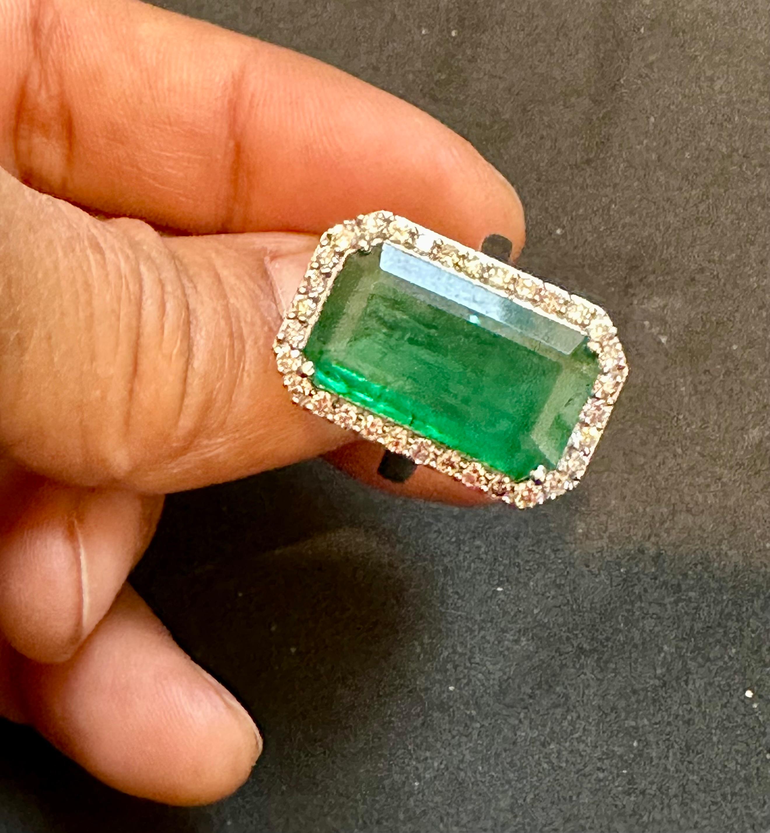 Natural 9 Carat Emerald Cut Zambian Emerald & Diamond Ring in 14 Kt White Gold In Excellent Condition In New York, NY