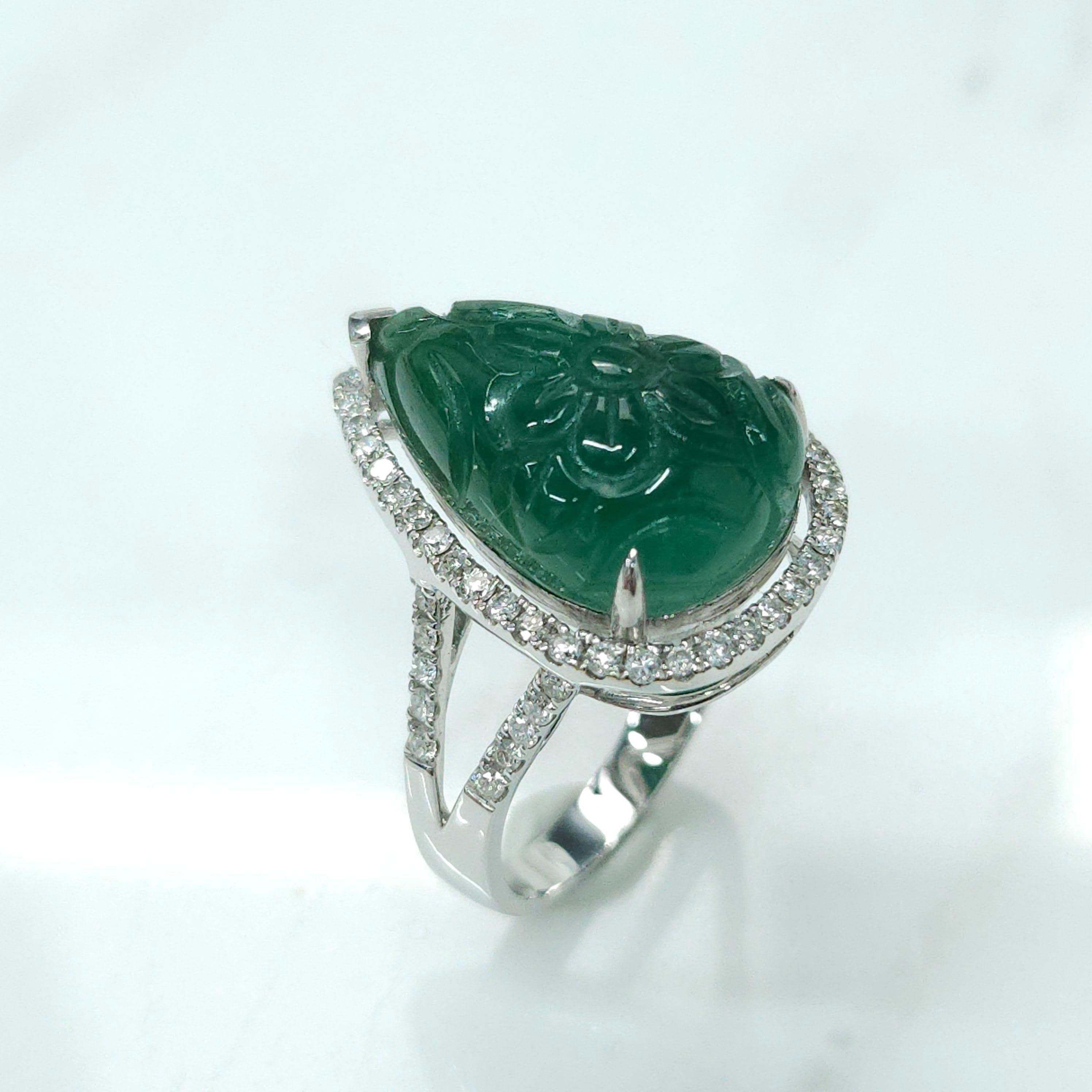 Women's Natural 9.06 Carat Art Craved Emerald & 0.45 Carat Diamond Ring  For Sale