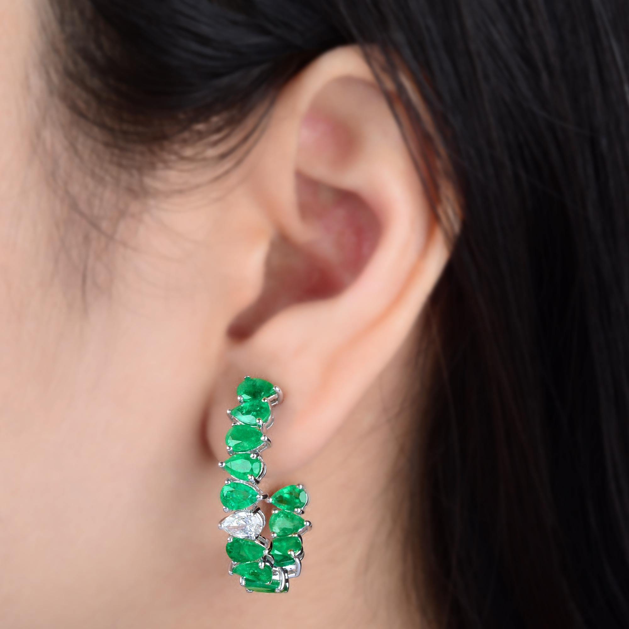Natürliche 9,24 Karat Birnen-Smaragd-Creolen-Ohrringe 0,80 Karat Diamant 18k Weißgold (Tropfenschliff) im Angebot