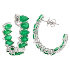 Créoles en or blanc 18 carats avec émeraudes naturelles en poire de 9,24 carats et diamants de 0,80 carat Créoles en or blanc 18 carats avec émeraudes naturelles en poire de 9,24 carats et diamants de 0,80 carat