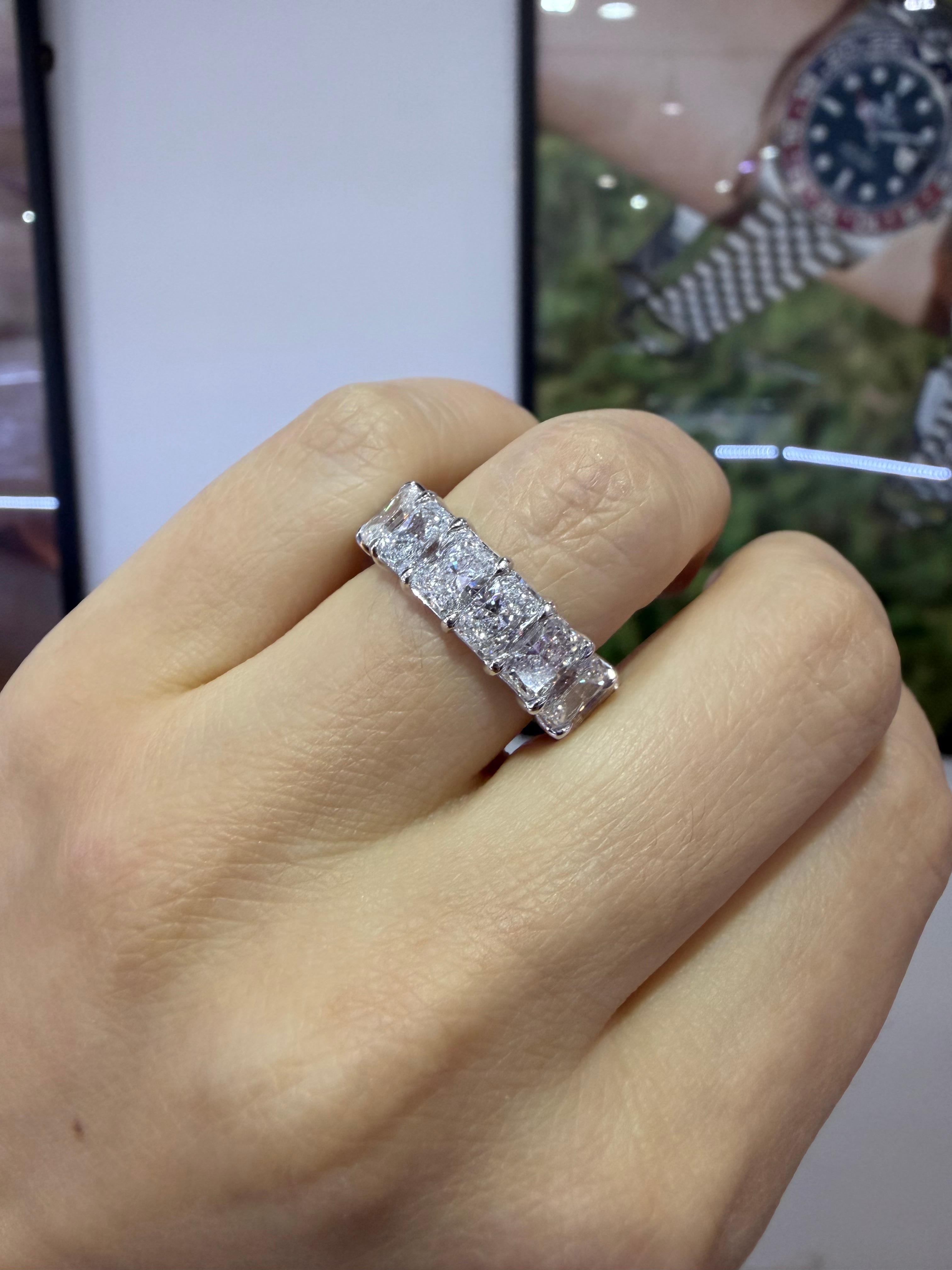Bague d'éternité en platine avec diamant naturel taille radiant de 9,27 carats en vente 1
