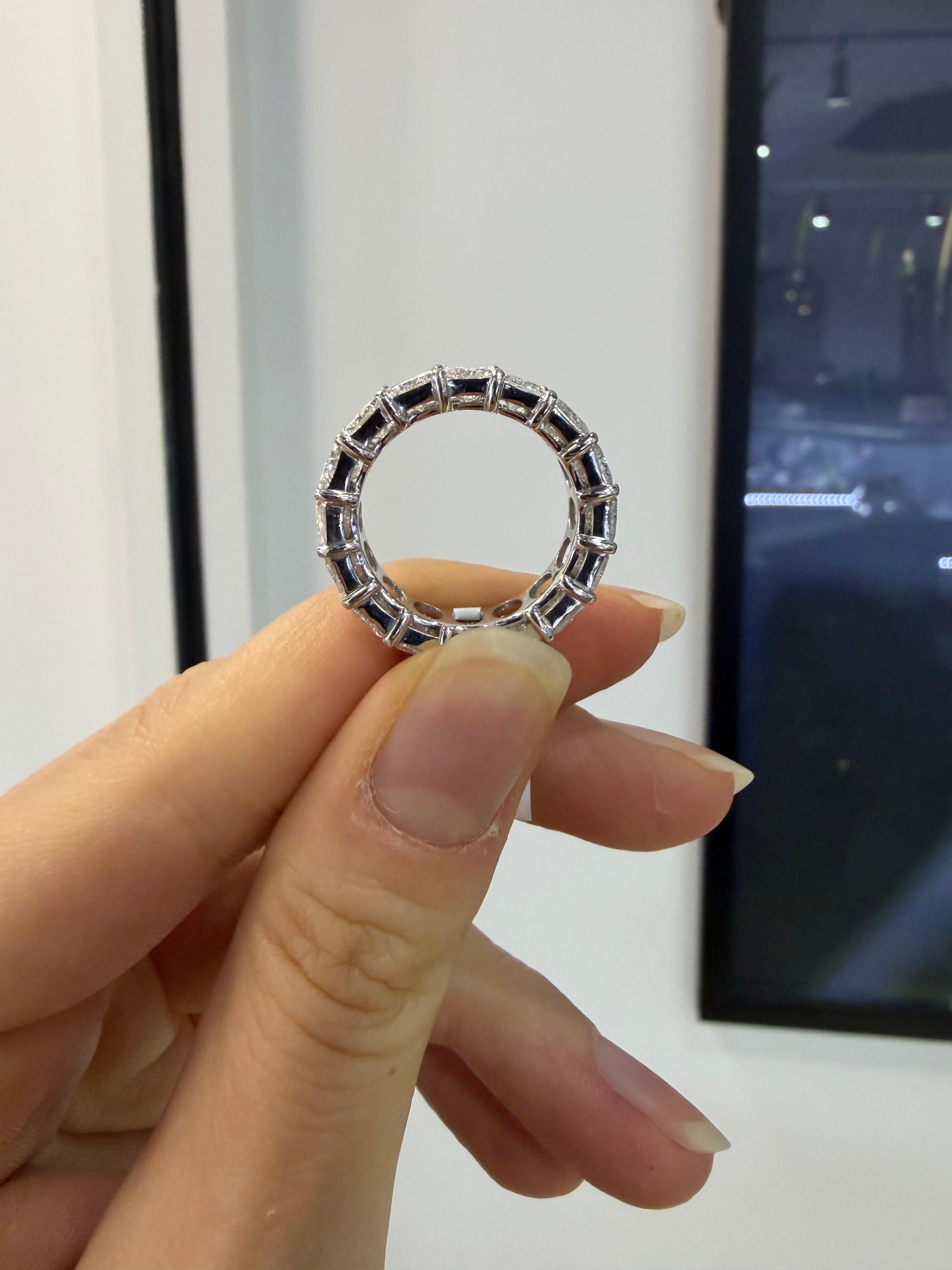 Bague d'éternité en platine avec diamant naturel taille radiant de 9,27 carats en vente 2