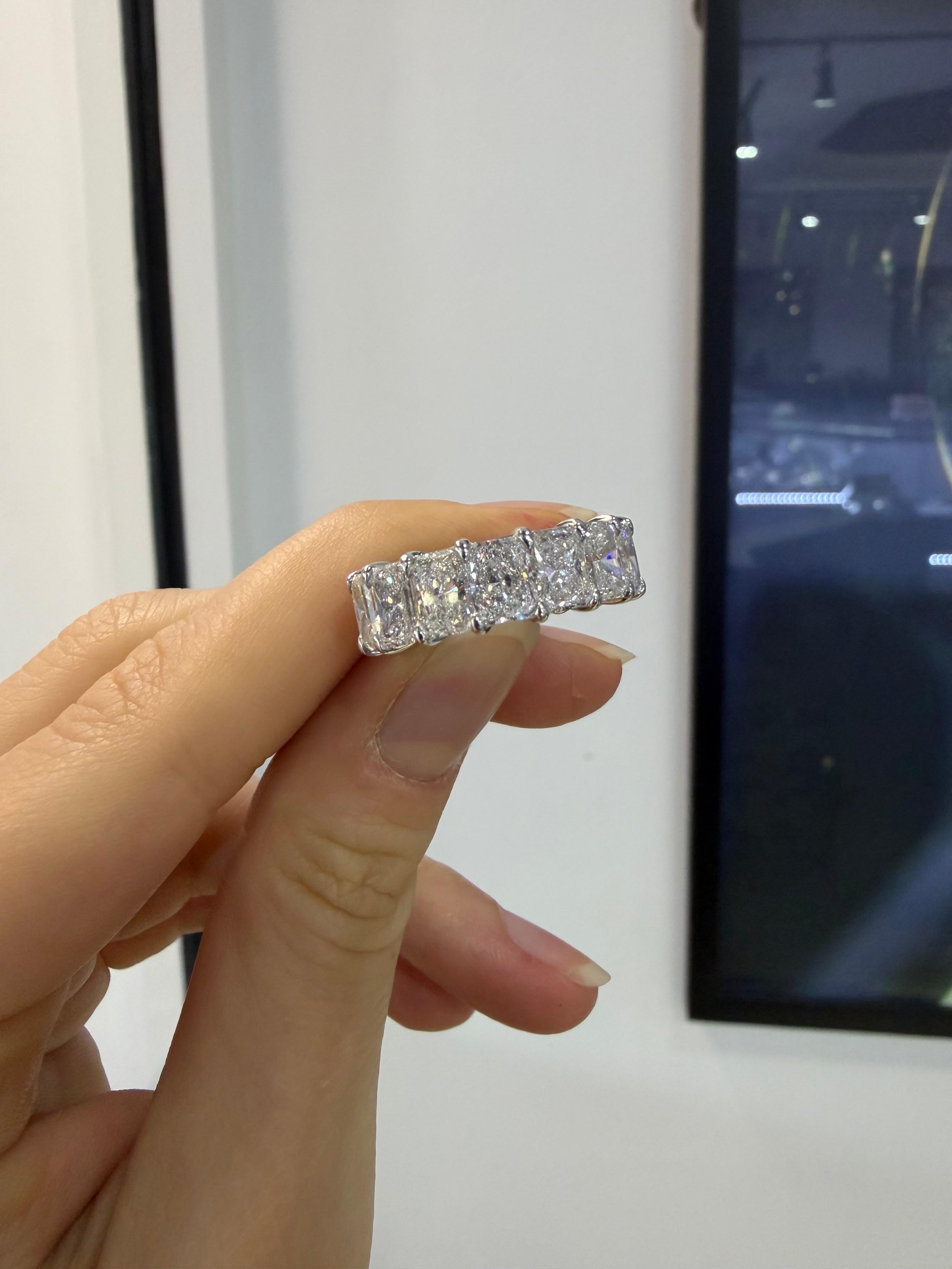 Bague d'éternité en platine avec diamant naturel taille radiant de 9,27 carats en vente 3