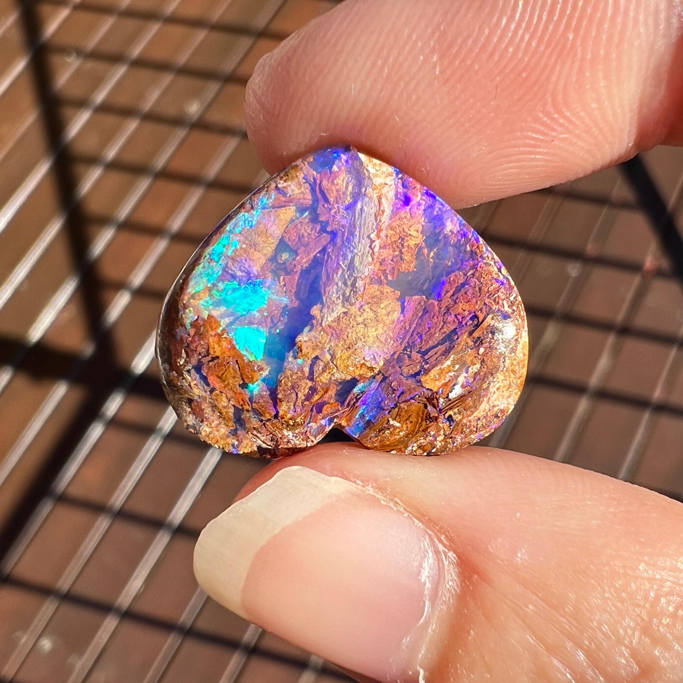 Natural 9.36 Ct Australian wood replacement opal heart mined by Sue Cooper In New Condition For Sale In BELCONNEN, ACT
