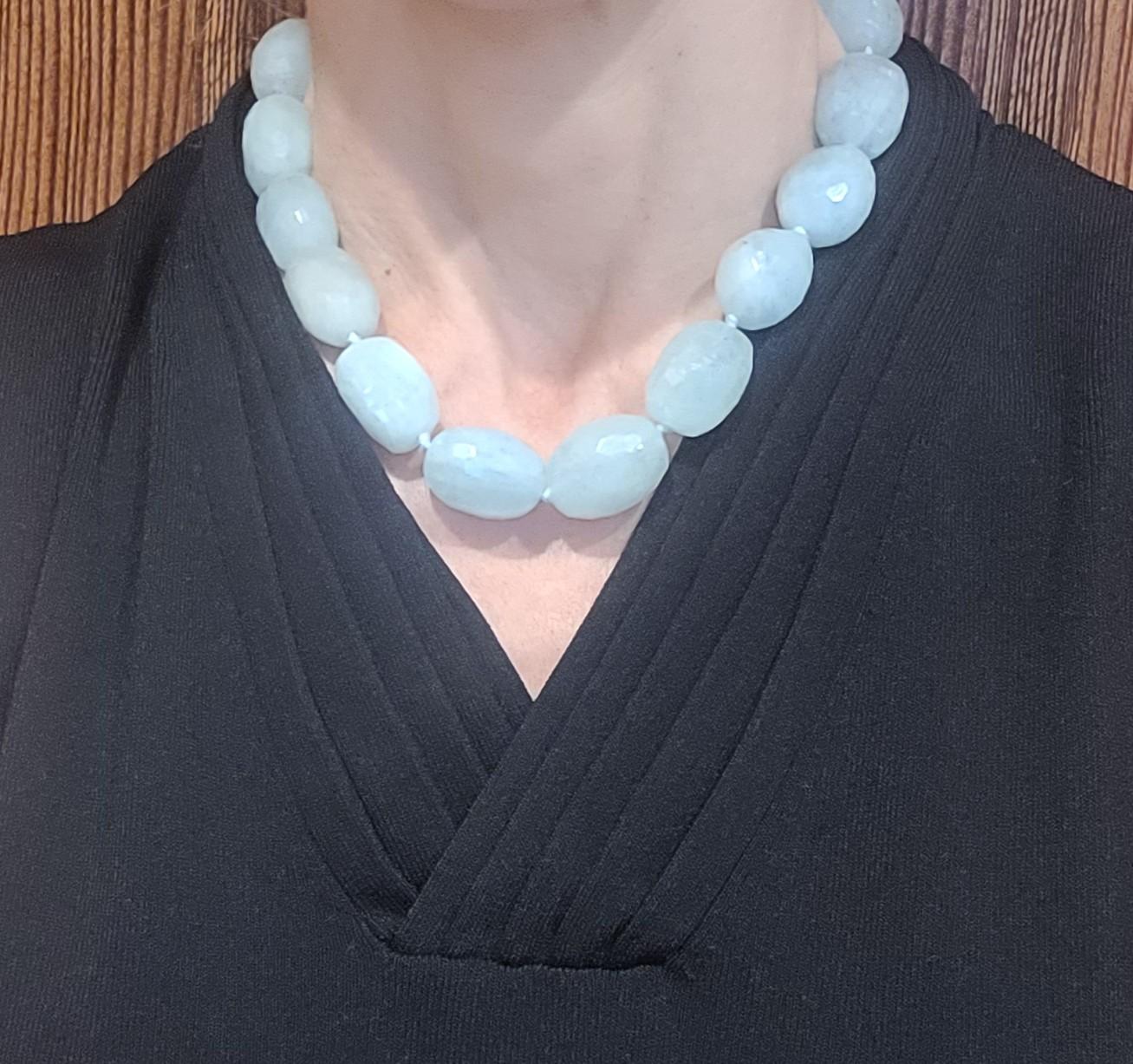 Modern Natural 950cttw Aquamarine Necklace, 18 Inch, 16 Oval Aquamarines, Knot, Toggle For Sale