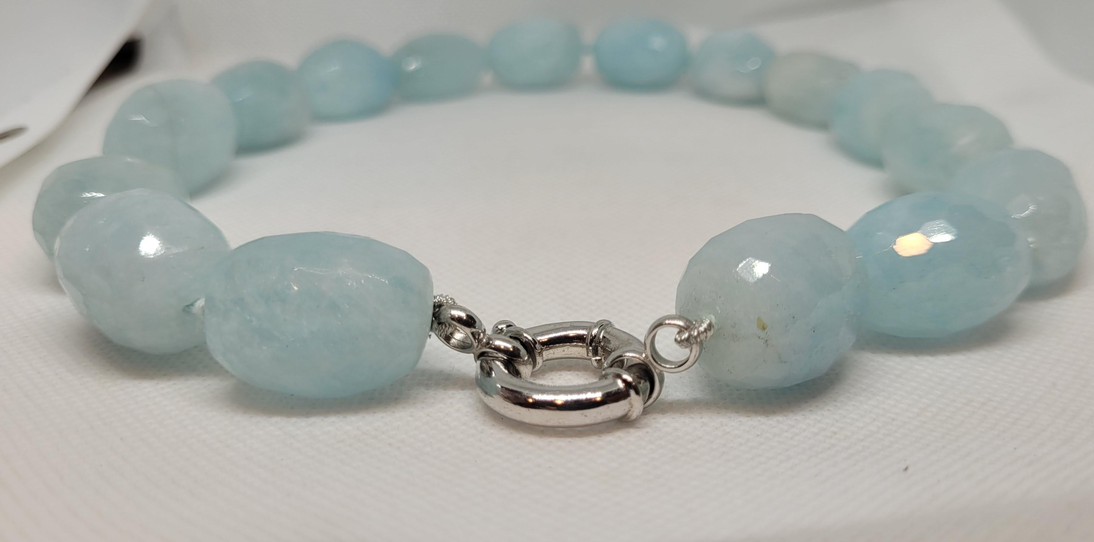 Natural 950cttw Aquamarine Necklace, 18 Inch, 16 Oval Aquamarines, Knot, Toggle In Good Condition For Sale In San Diego, CA