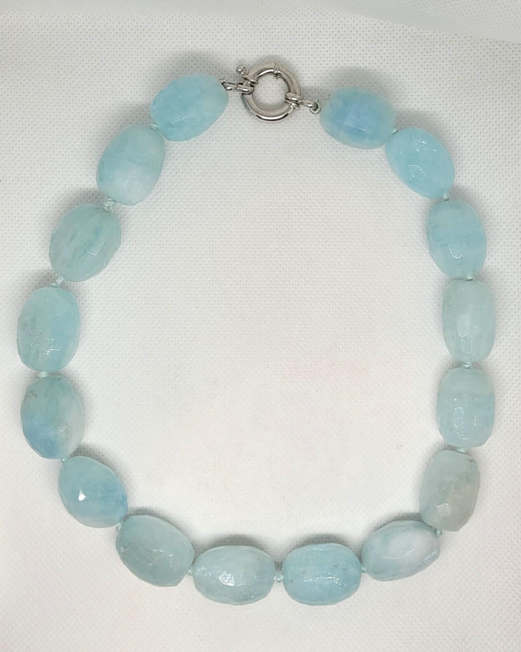 Women's Natural 950cttw Aquamarine Necklace, 18 Inch, 16 Oval Aquamarines, Knot, Toggle For Sale