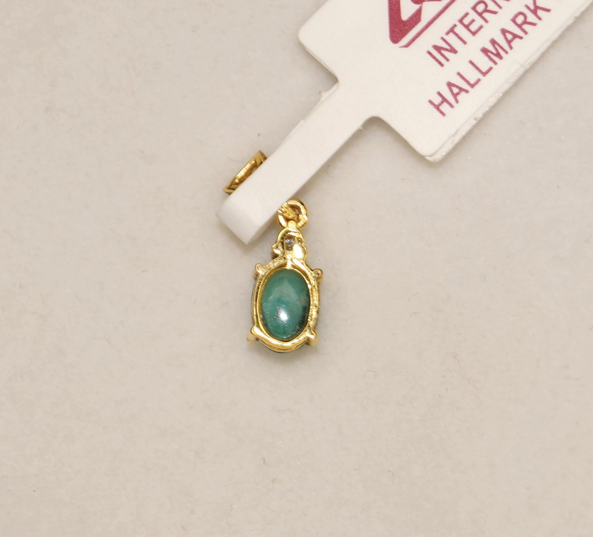 IGI Certified Natural Diamond cabochon Emerald Diamond Hallmark 18K Gold Pendant For Sale 3