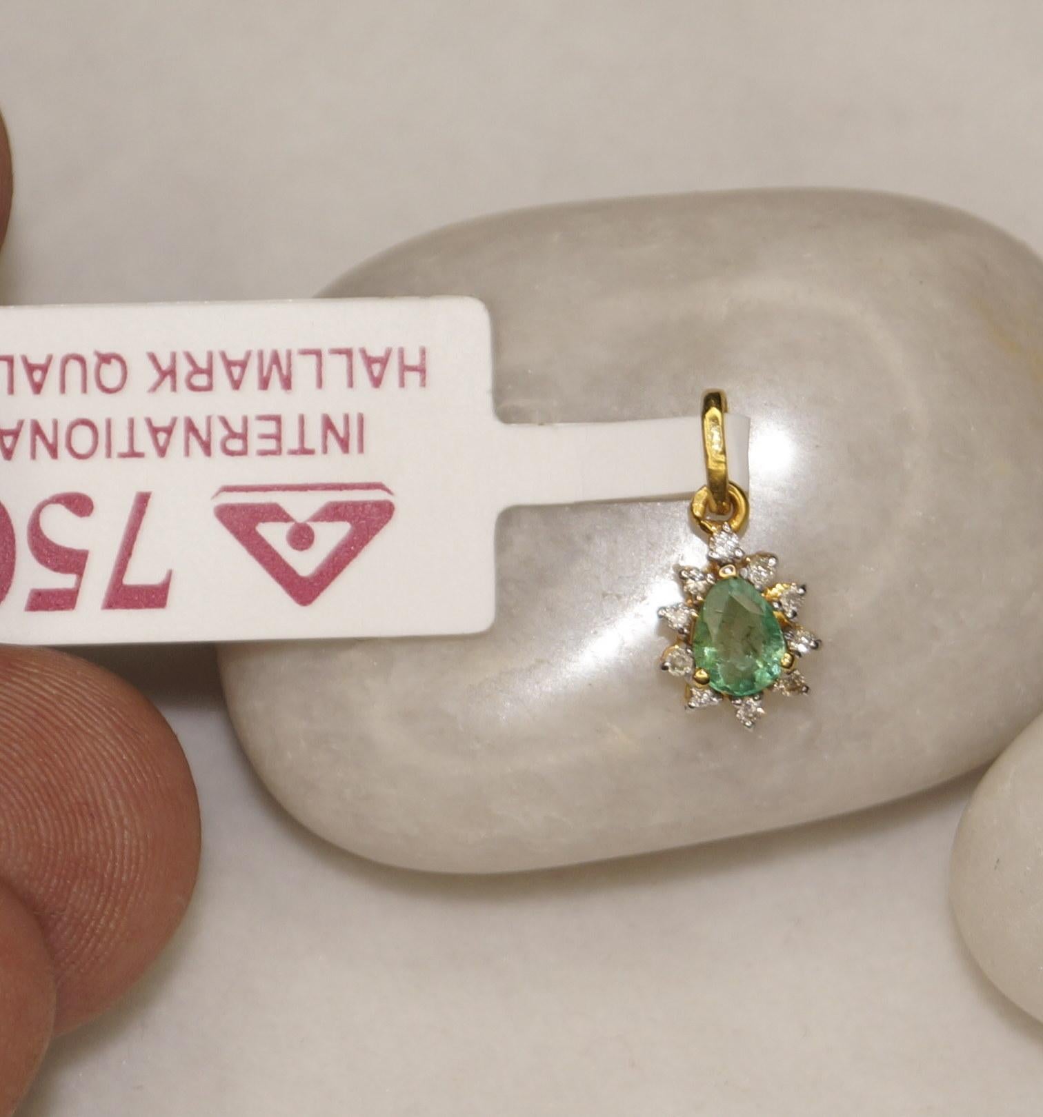 Art Nouveau IGI Certified Natural Diamond Emerald Gold Pendant Hallmark 18K Gold Pendant  For Sale