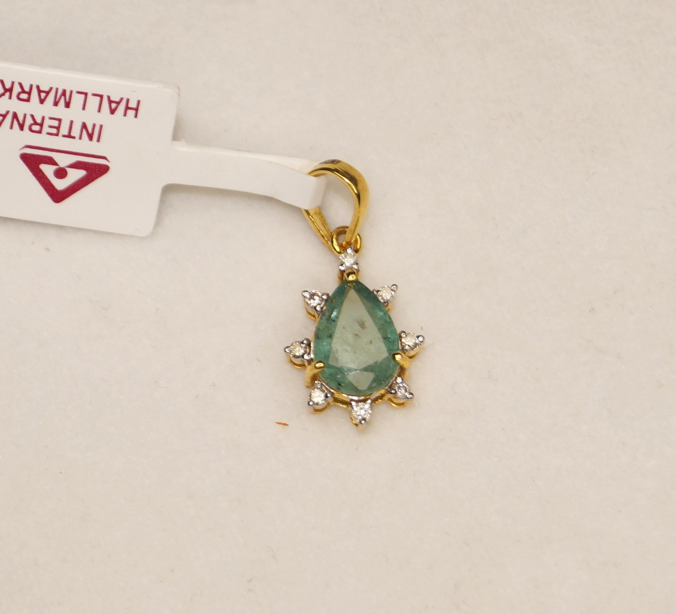 Art Nouveau IGI Certified Natural Diamond 1.50Ctw Emerald Pendant Hallmark 18K Gold Pendant For Sale