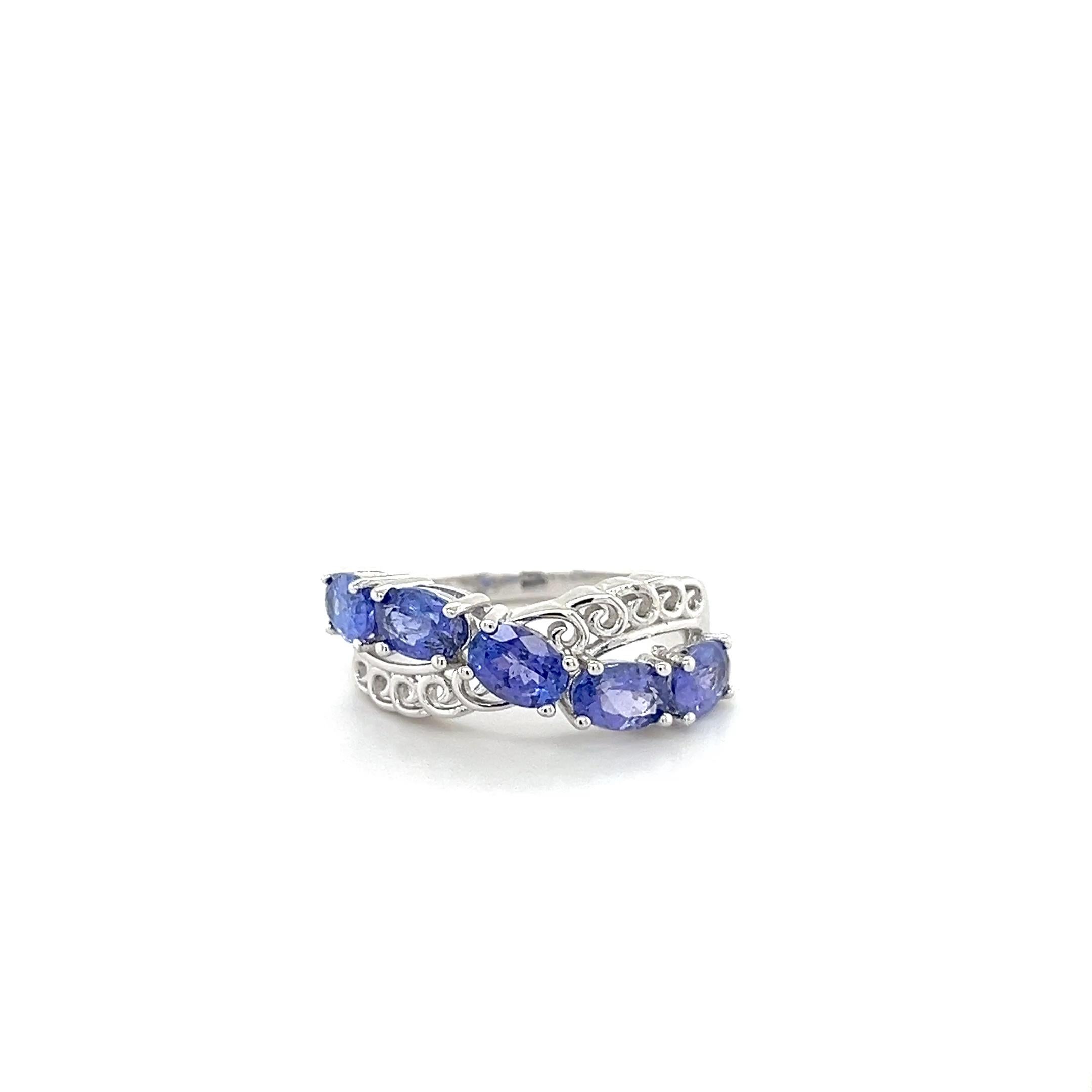 ♥ Bienvenido a Blue Star Gems Nuestras Joyas Alegres y con Sentido
En Blue Star Gems, nos apasiona ofrecer joyas alegres y llamativas para llevar a diario. Nuestra colección incluye diseños populares de anillos de compromiso y de boda, desde diseños