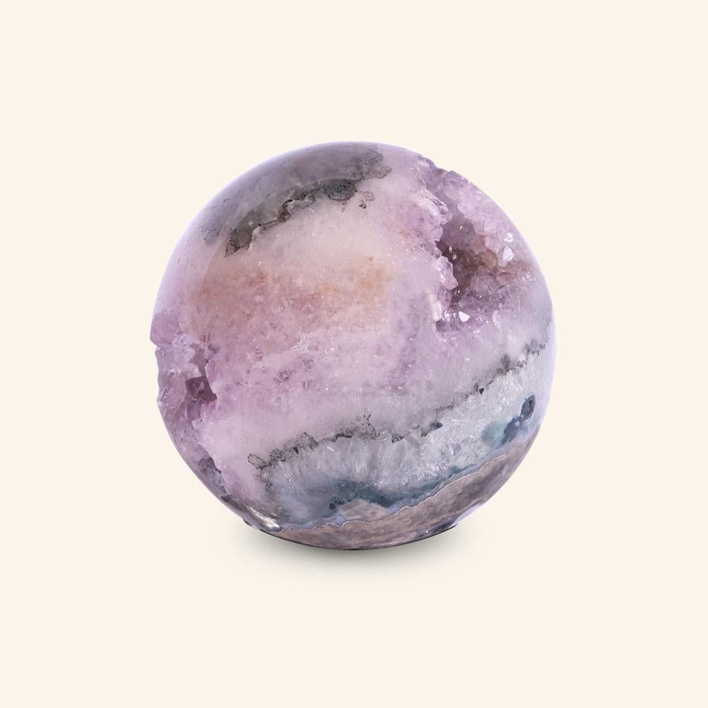 The natural agate crystal sphere in blue and purple colors is a decorative piece that can be hold by different bases that we do in Sterling Silver 925. 





