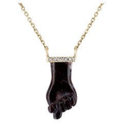 Collier pendentif Fig Hand en or jaune 18K 750, agate naturelle et diamants accentués