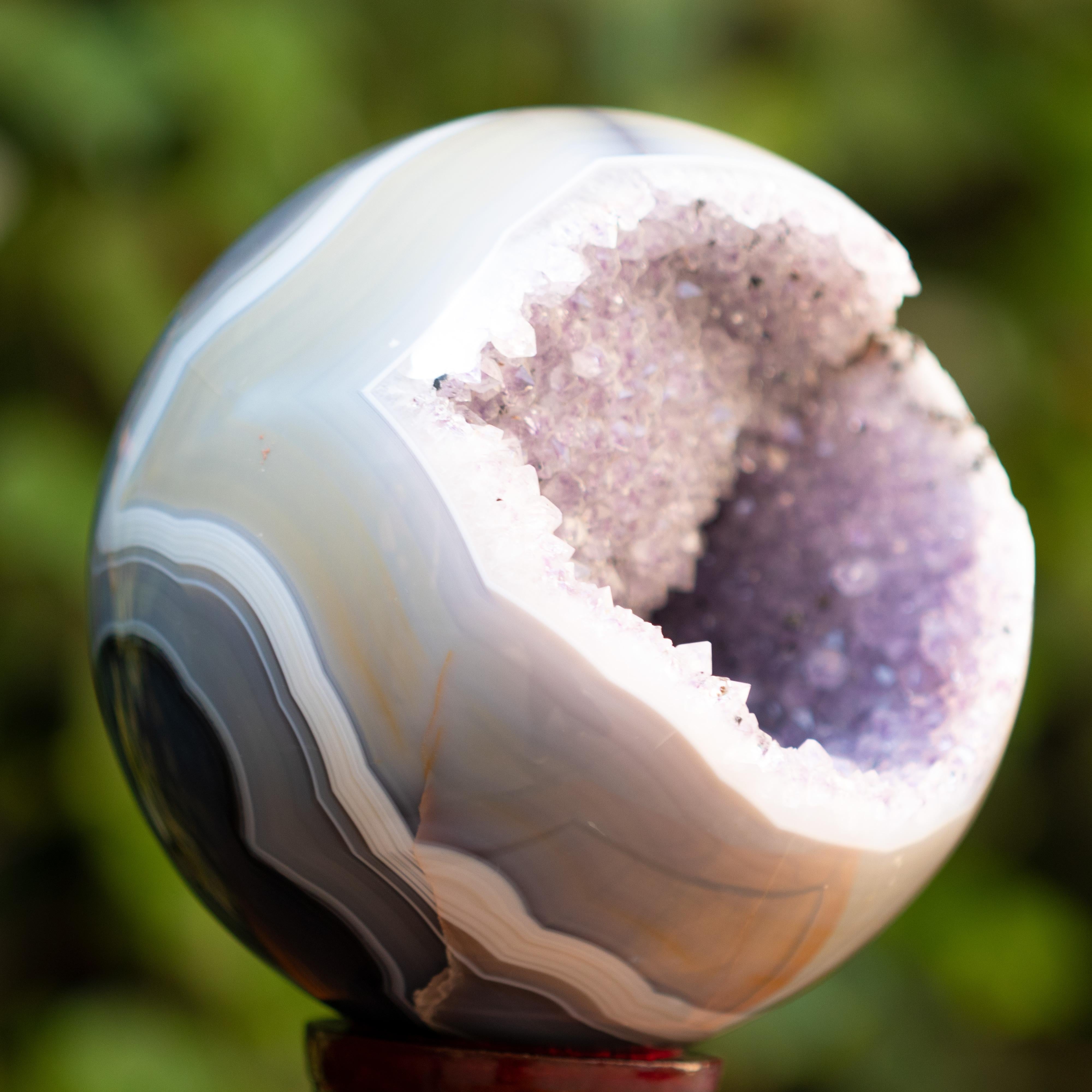Natural Agate Geode Druze Amethyst Minerals Crystal Healers Meditation Sphere In Excellent Condition In Milano, IT