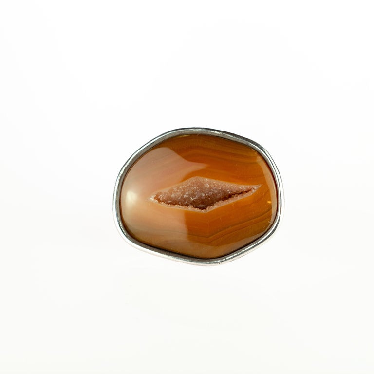 Ring with a raw brown natural agate supported by 925 Sterling Silver. A unique and marvelous druzy stone highlighted in an italian handmade cocktail jewel piece.
 
Ishtar was the Babylonian divinity of love and fertility, but also war. This ring is