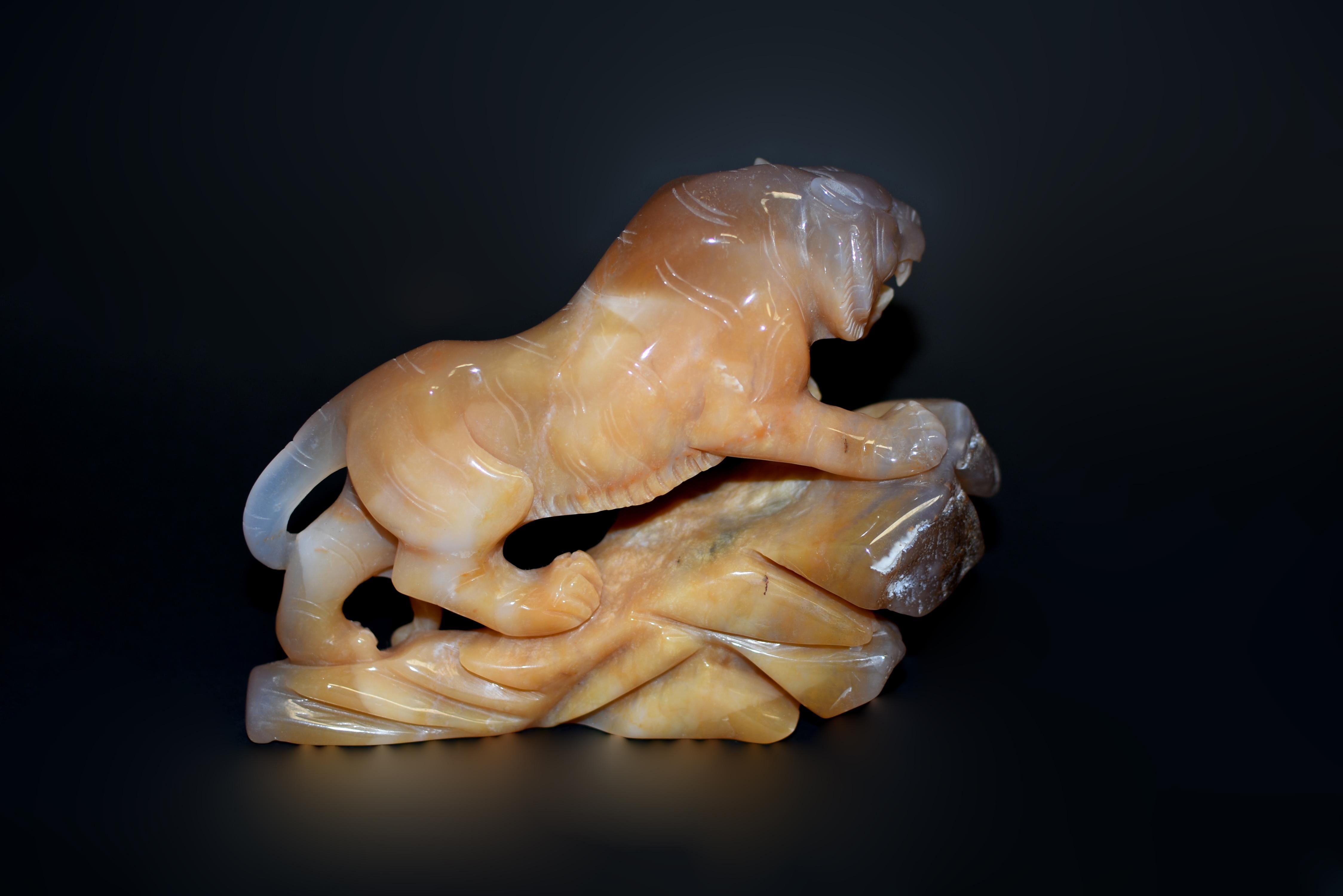 Natural Agate Tiger Statue In Excellent Condition For Sale In Somis, CA