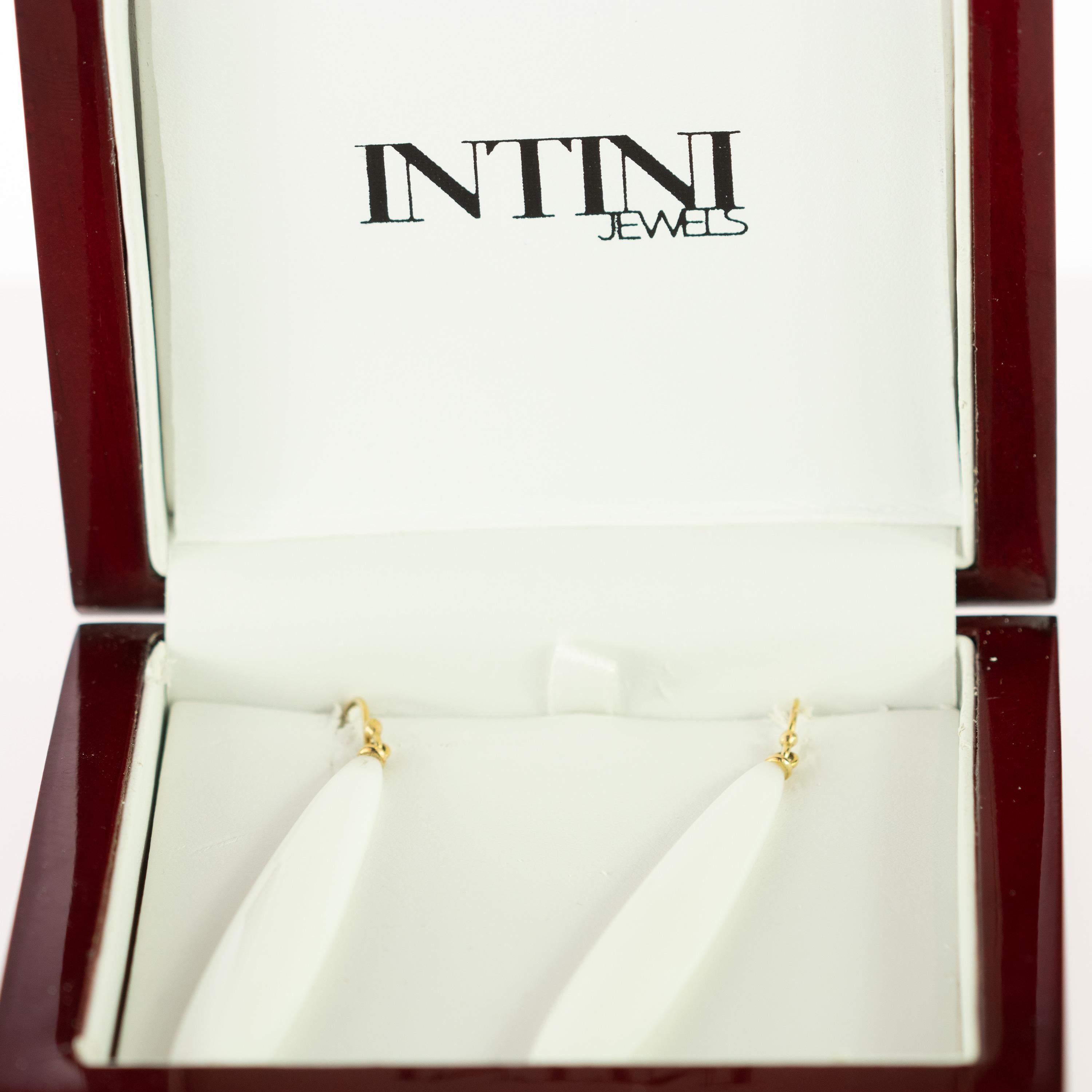 Art Nouveau Natural Agate White Drops 18 Karat Yellow Gold Long Sharp Flat Dangle Earrings For Sale