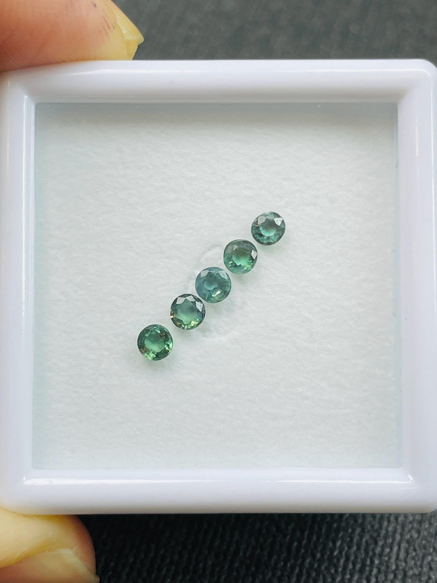 Natural Alexandrite One set 5 pcs green to pinkish Orange 
AXF02
Weight: 1.03ct / 5 pcs 
Size: 3.3~3.4mm 
Color: green to pinkish orange 
Clarity: eye clean 
Origin: Sri Lanka 
Cutting: standard cut + normal cut mixed
Treatment: no 

As rare they