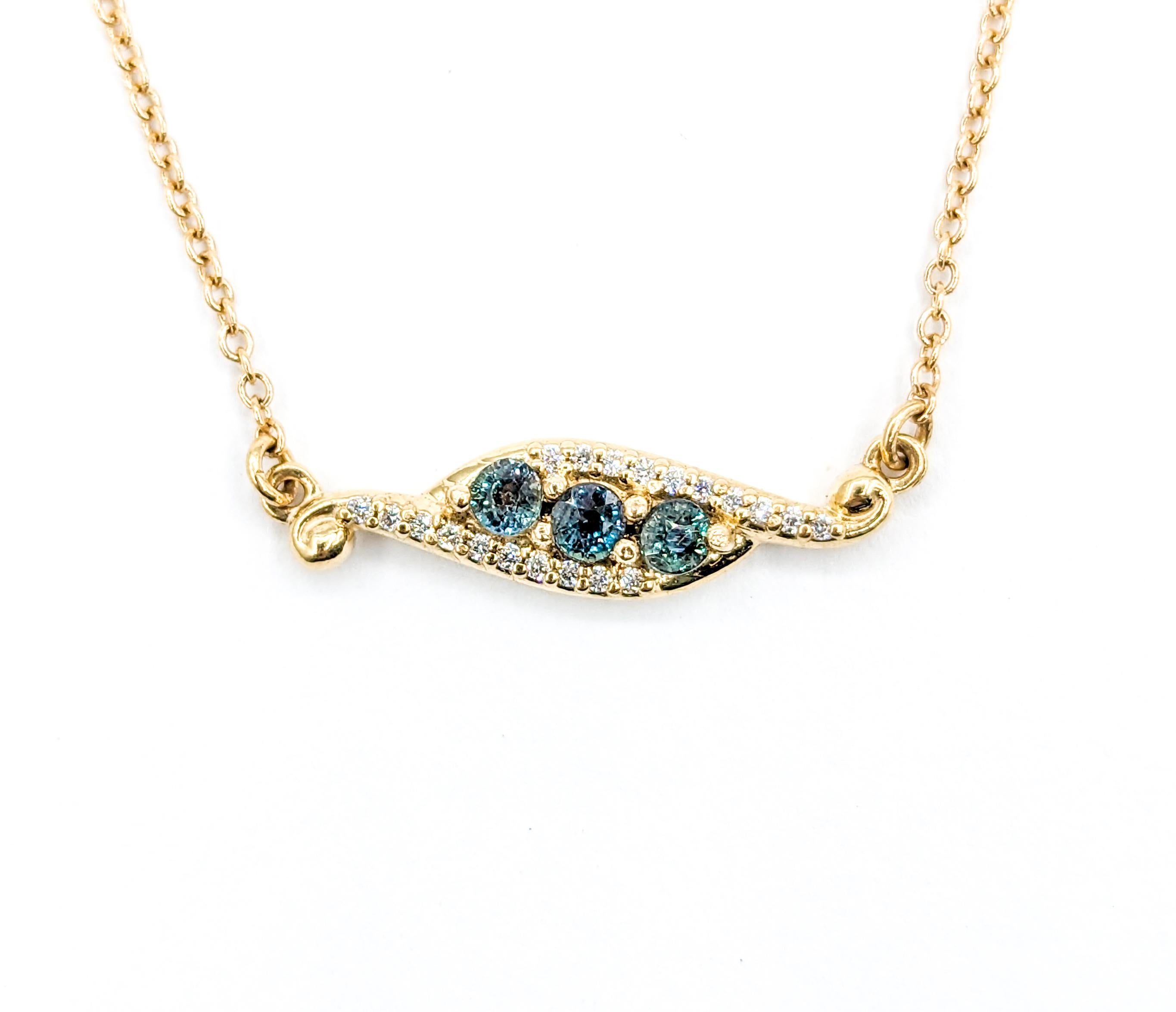 Natural Alexandrite & Diamond Necklace 3-Stone Yellow Gold For Sale 2