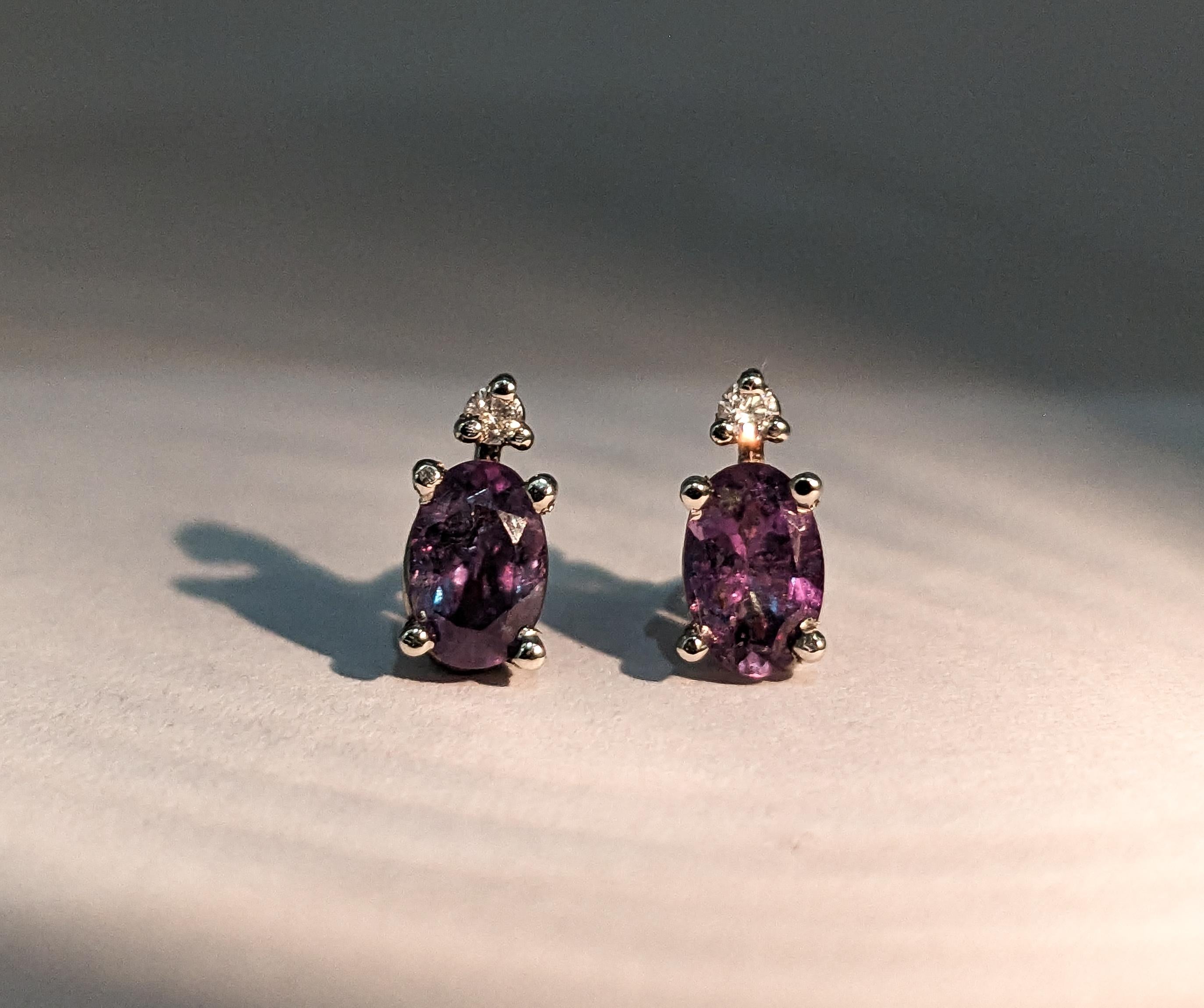 Natural Alexandrite & Diamond Stud Earrings In White Gold In New Condition In Bloomington, MN