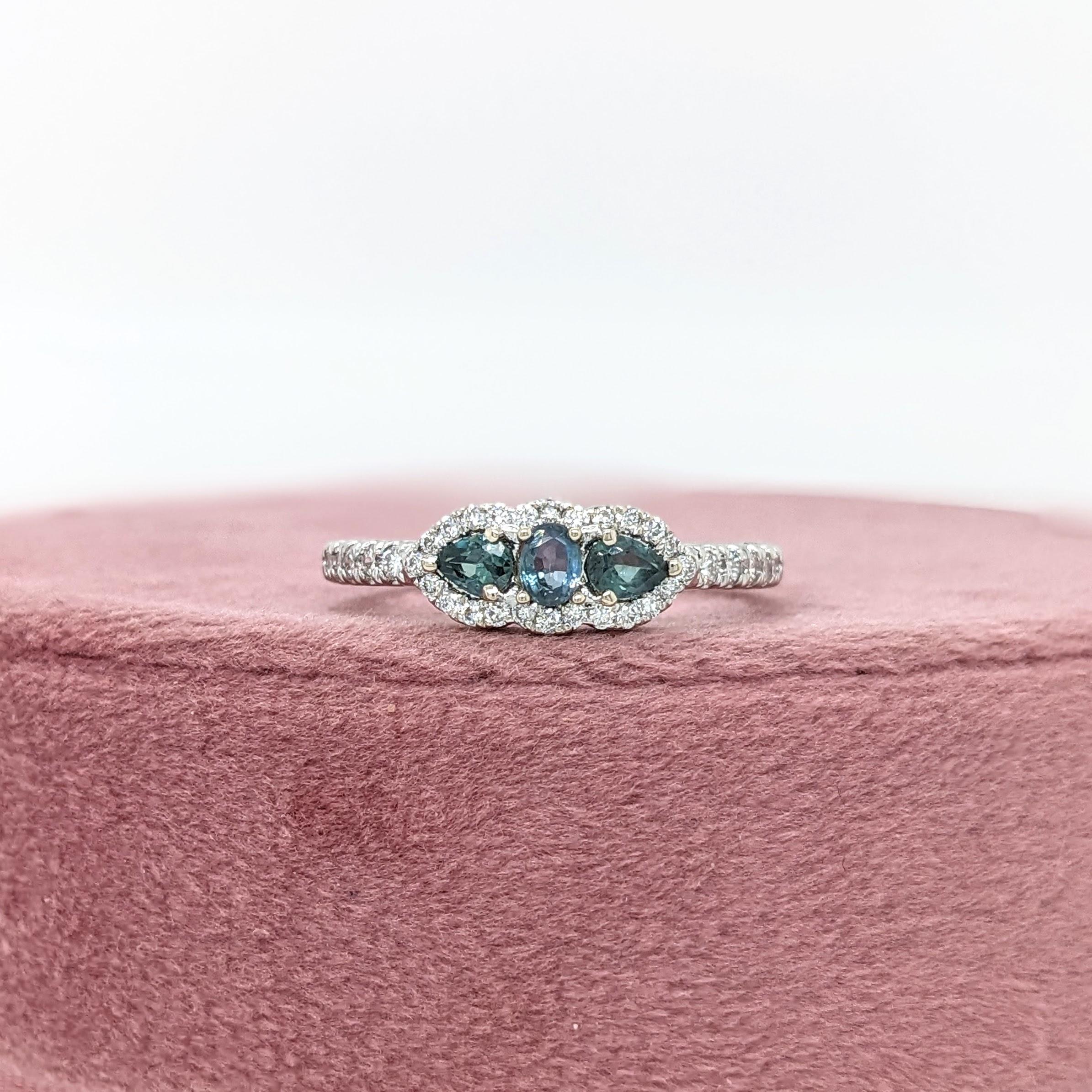 Natural Alexandrite Ring w Earth Mined Diamonds in Solid 14K Gold Oval 3x2.5mm In New Condition In Columbus, OH