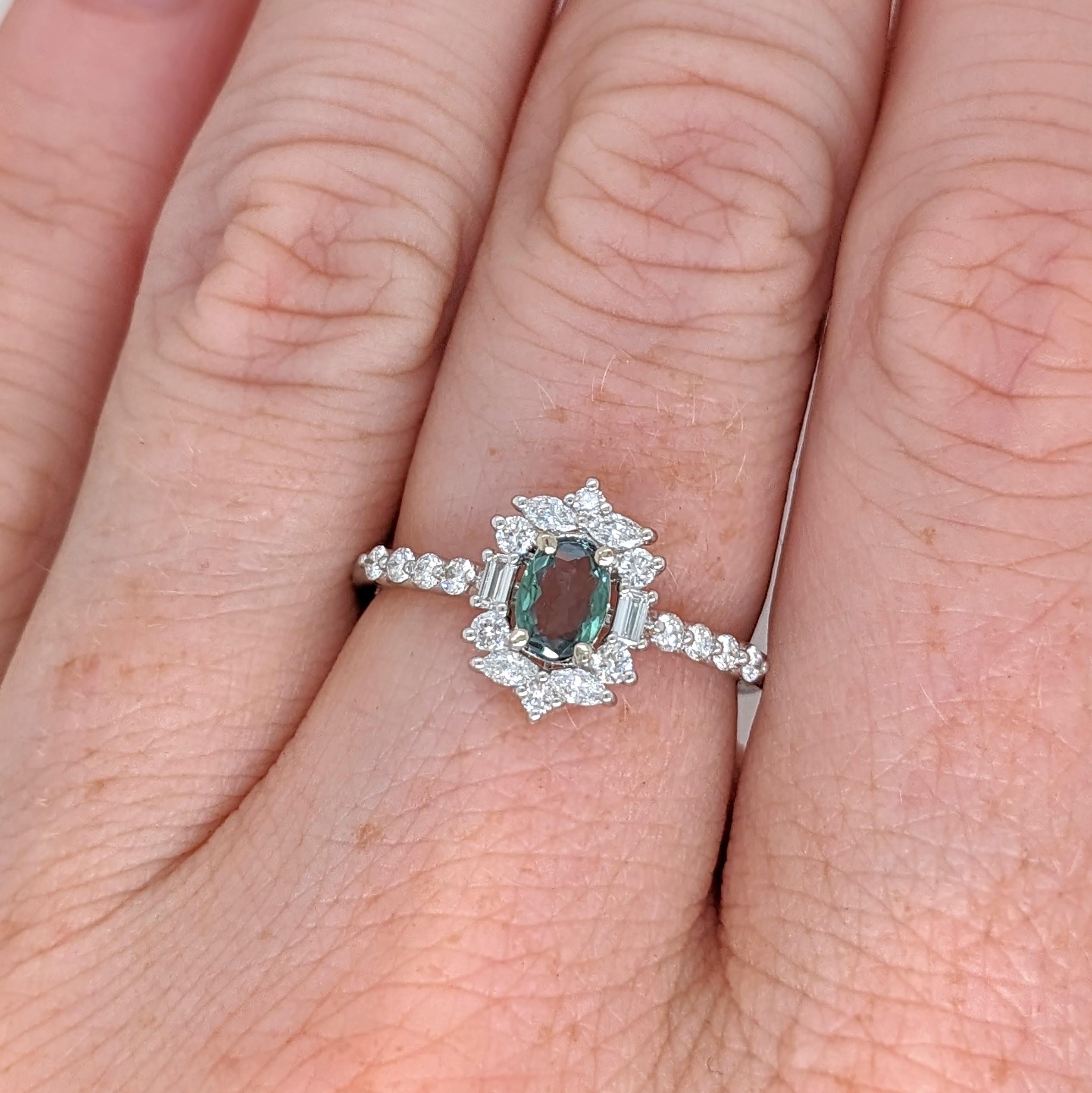 Natural Alexandrite Ring w Earth Mined Diamonds in Solid 14K White Gold OV 5.5x4 (Moderne) im Angebot