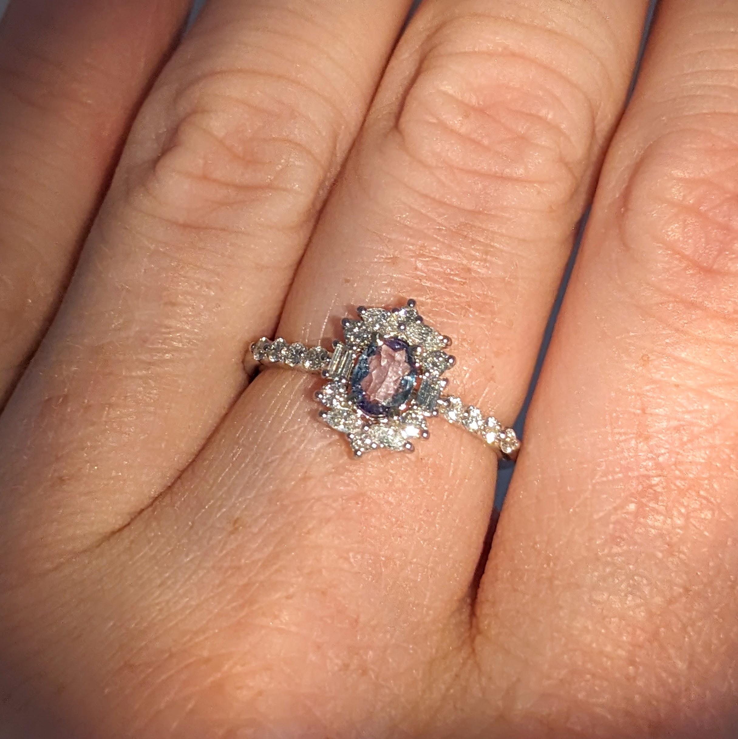 Natural Alexandrite Ring w Earth Mined Diamonds in Solid 14K White Gold OV 5.5x4 (Ovalschliff) im Angebot