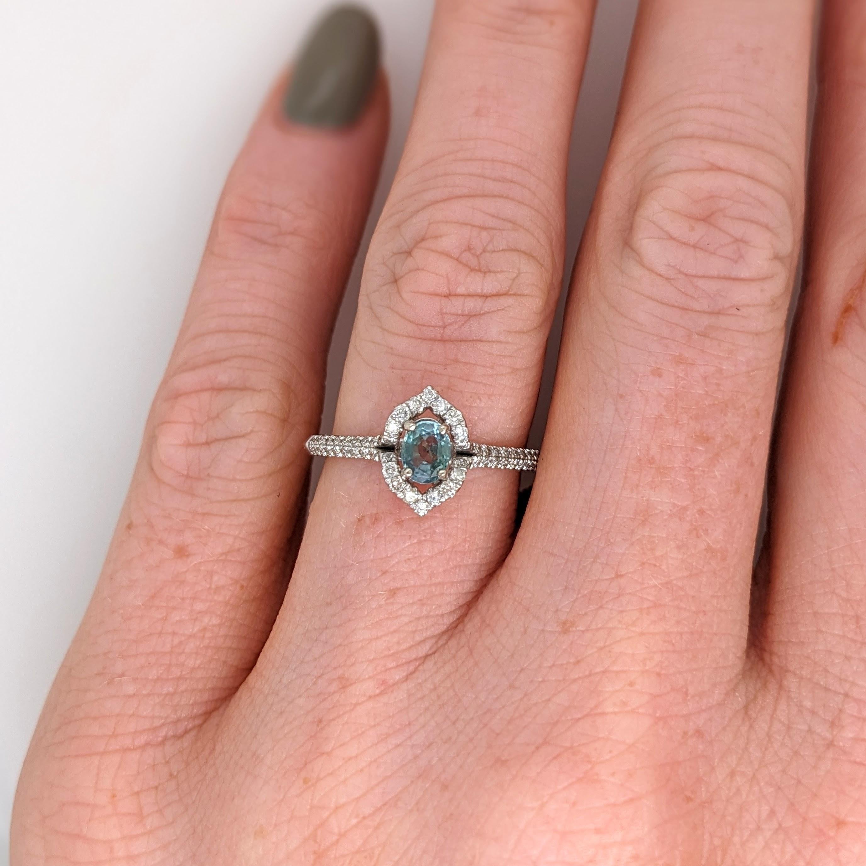 Moderne Natural Alexandrite Ring w Earth Mined Diamonds in Solid 14K White Gold Oval 5x4 en vente