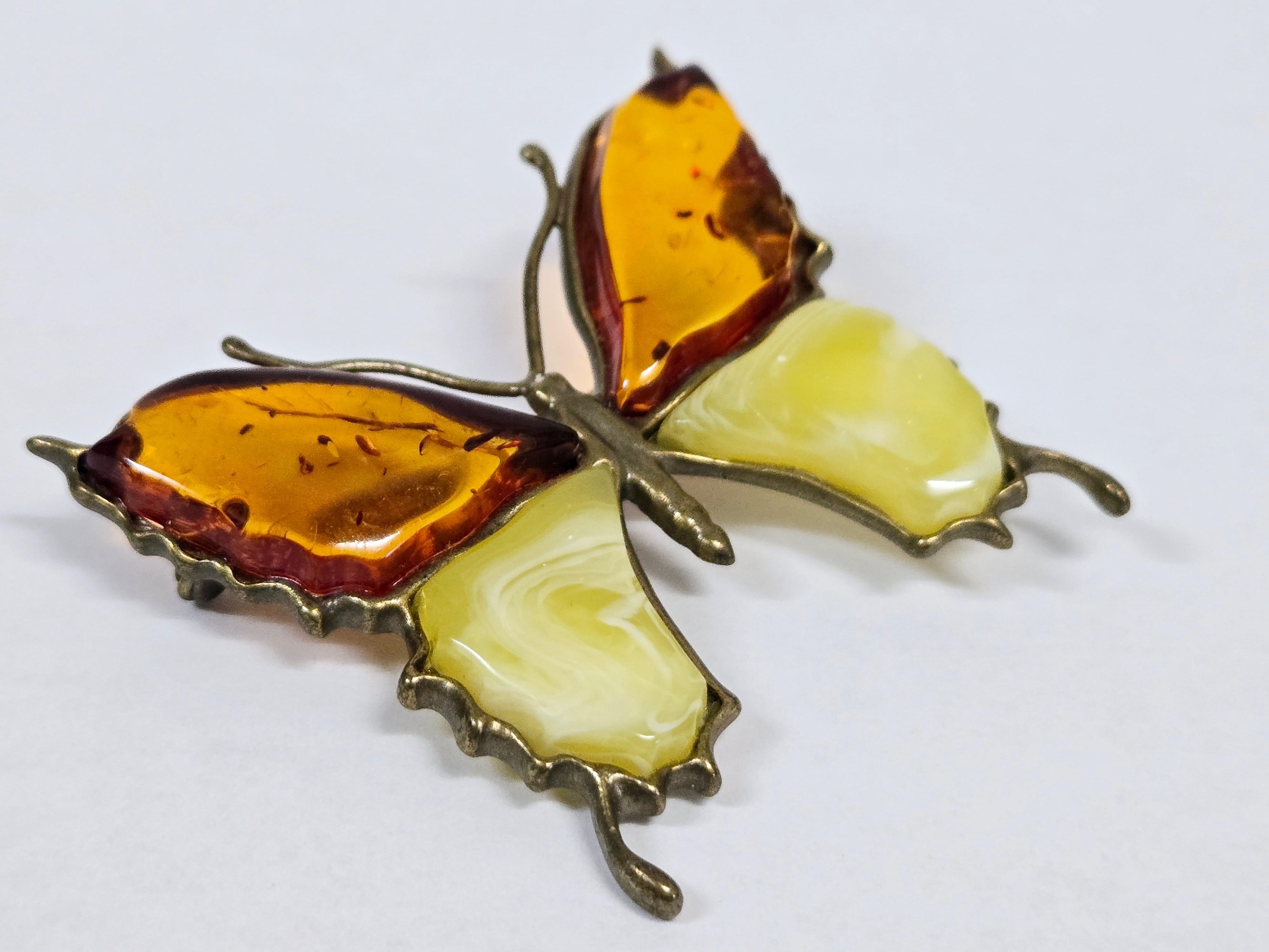 Mixed Cut Natural Amber Butterfly Design Brooch For Sale