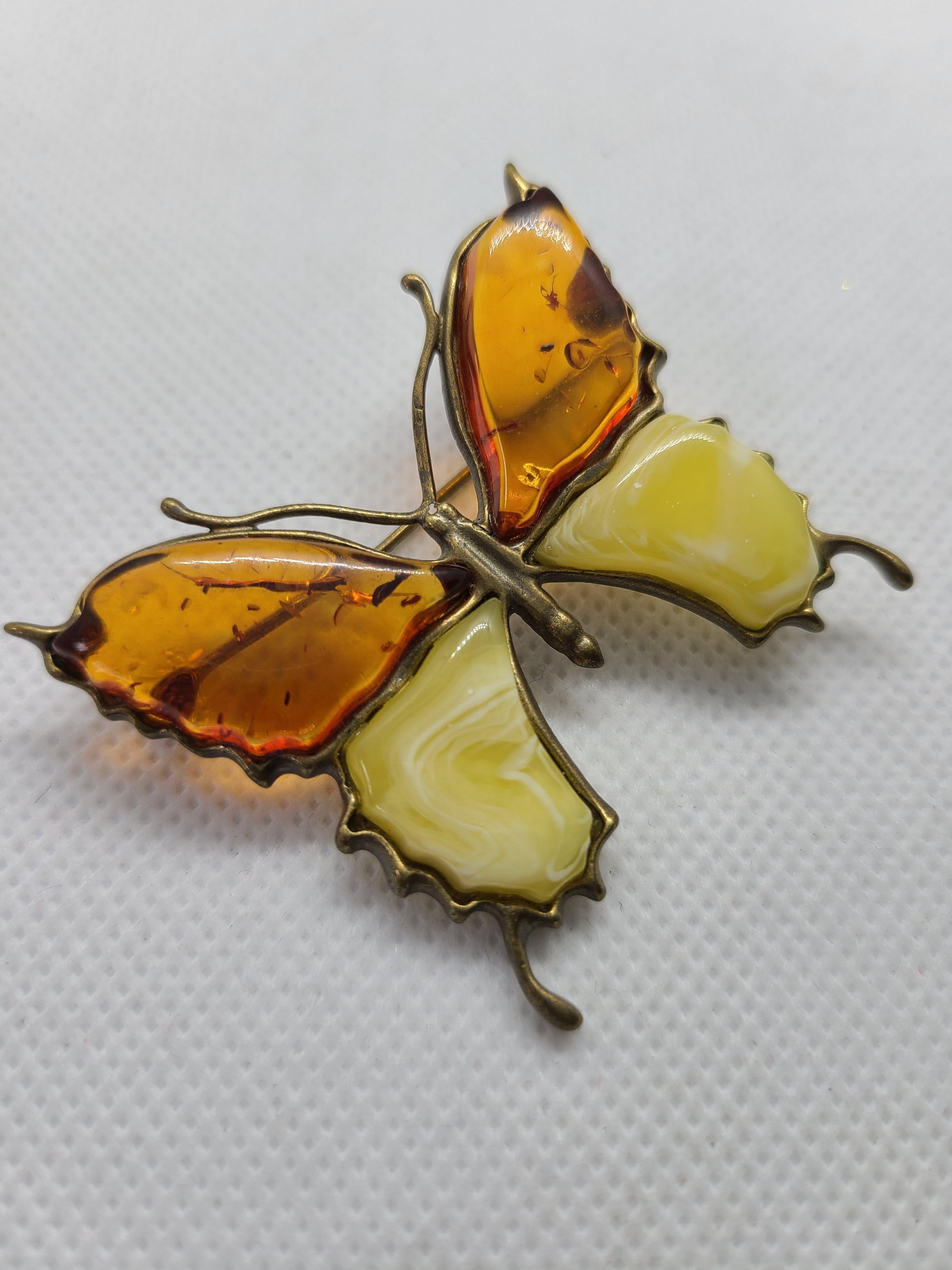 Natural Amber Butterfly Design Brooch For Sale 1