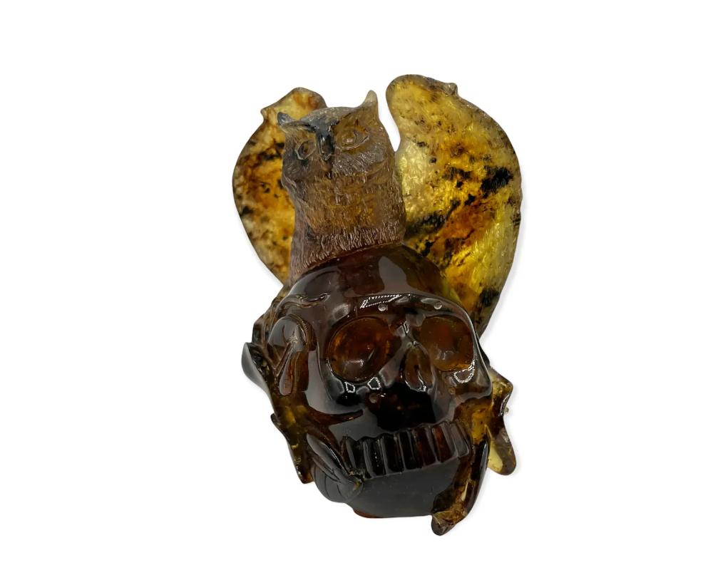 Natural Amber Hand Carved Figurine of a skull with qwl 
solid amber that was carved by hand in to this

In great Condition Ready to place on any desk or shelf.

size is approximately 3 inches high by 3 inches deep.
 
 