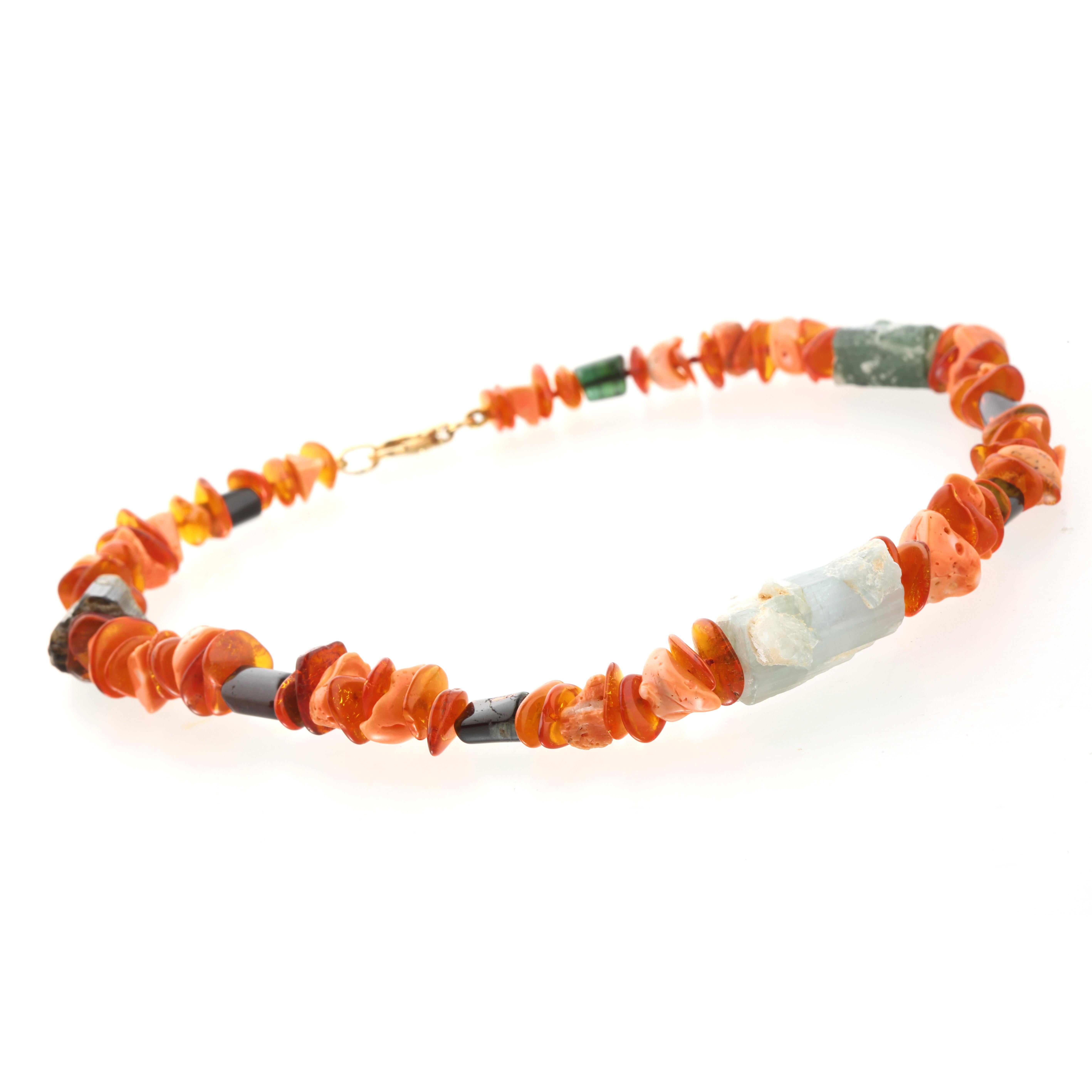 Donna Ambra naturale, corallo grezzo e tormalina, collana di perline Chocker in argento Intini Jewels in vendita