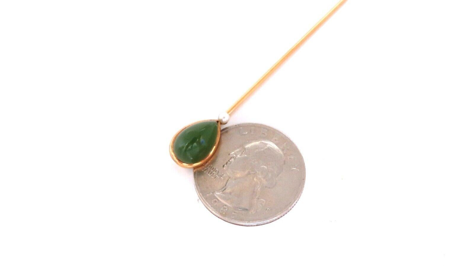 Taille poire Écharpe en or 14 carats avec épingle à chapeau en jade vert naturel américain en vente