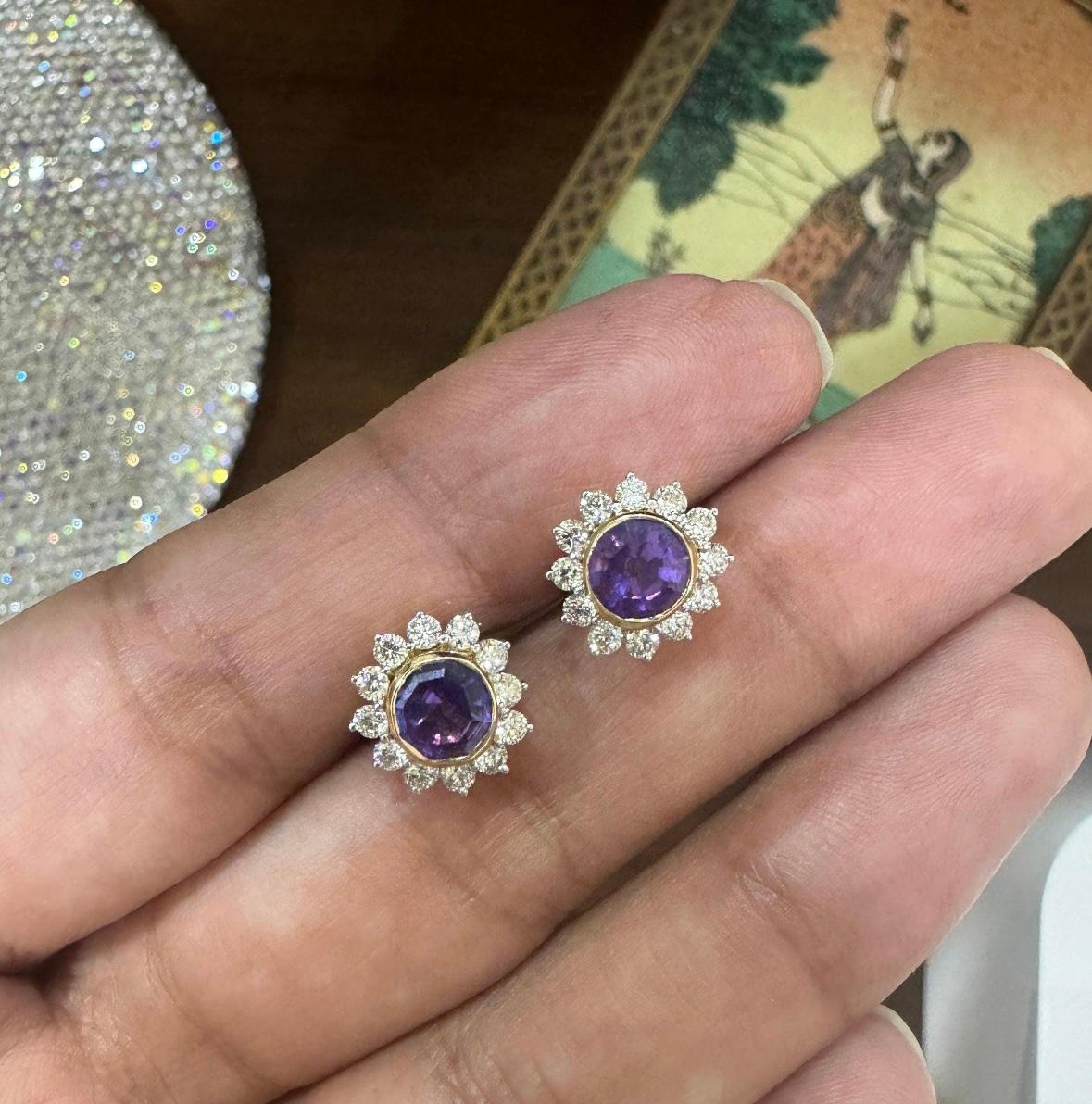 Boucle d'oreille en or 18k améthyste naturelle 1.40cts & diamant.60 cts en vente 1