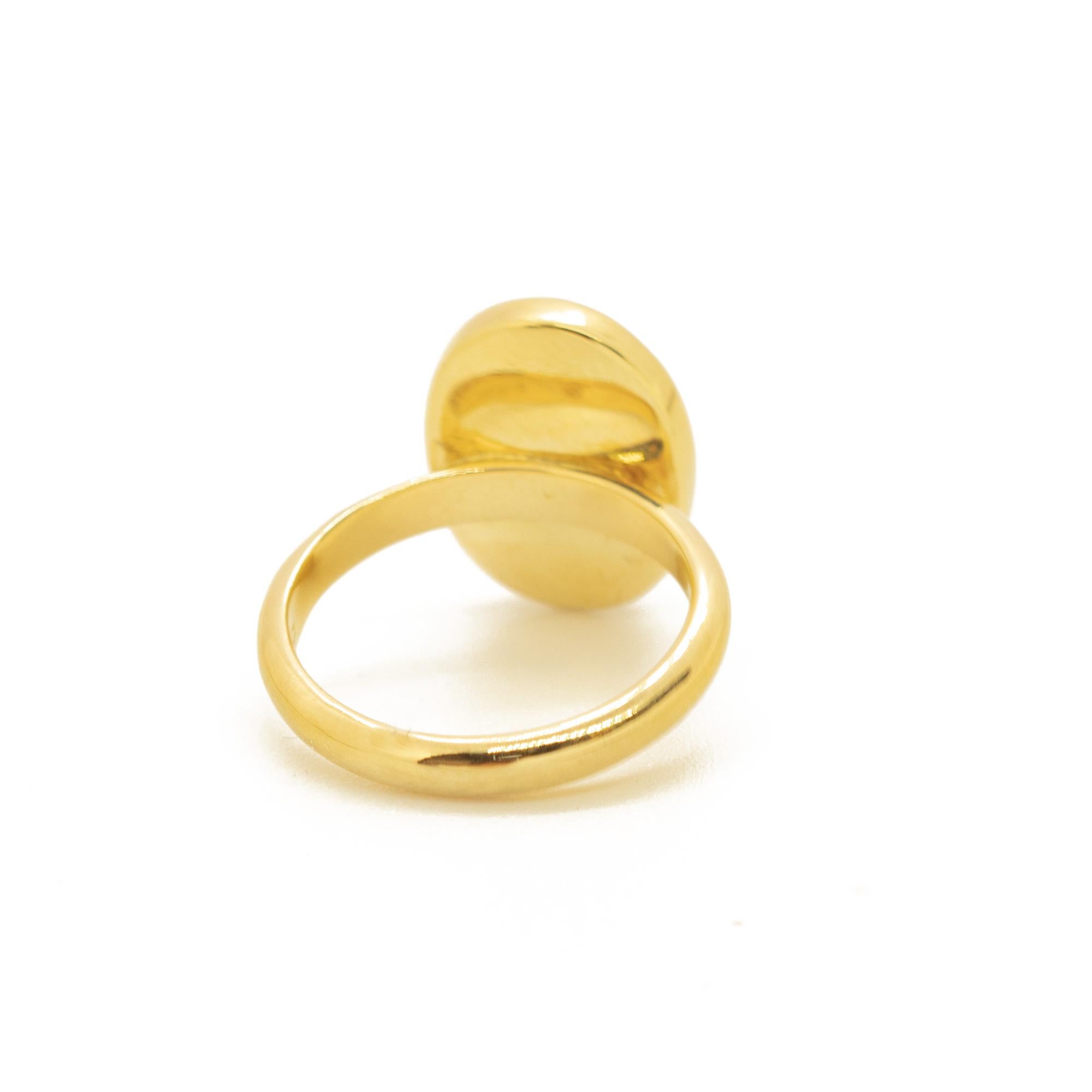 Bague cocktail ovale solitaire en or jaune 18 carats sertie d'une améthyste naturelle en serti clos en vente 2