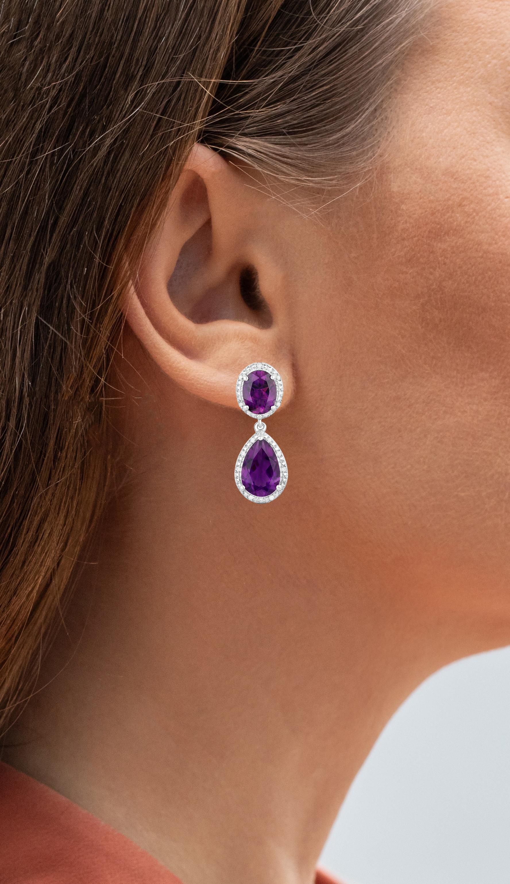 It comes with the Gemological Appraisal by GIA GG/AJP
All Gemstones are Natural
4 Amethysts = 8.30 Carats
28 Round Diamonds = 0.15 Carats
Metal: Rhodium Plated Sterling Silver
Dimensions: 29 x 11 mm

