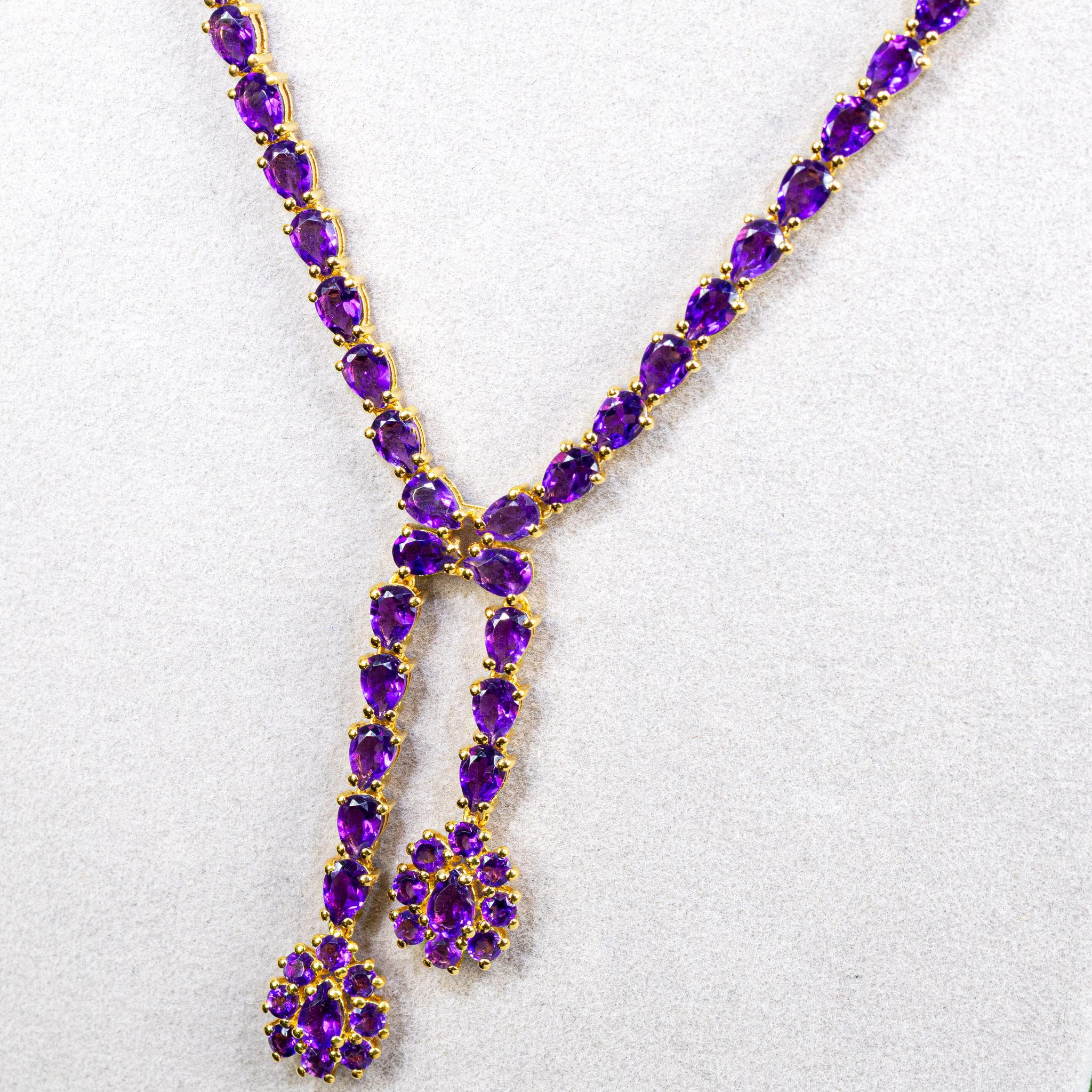 Taille ovale Collier à double goutte en argent plaqué or jaune 24 carats et améthyste naturelle 32 carats en vente